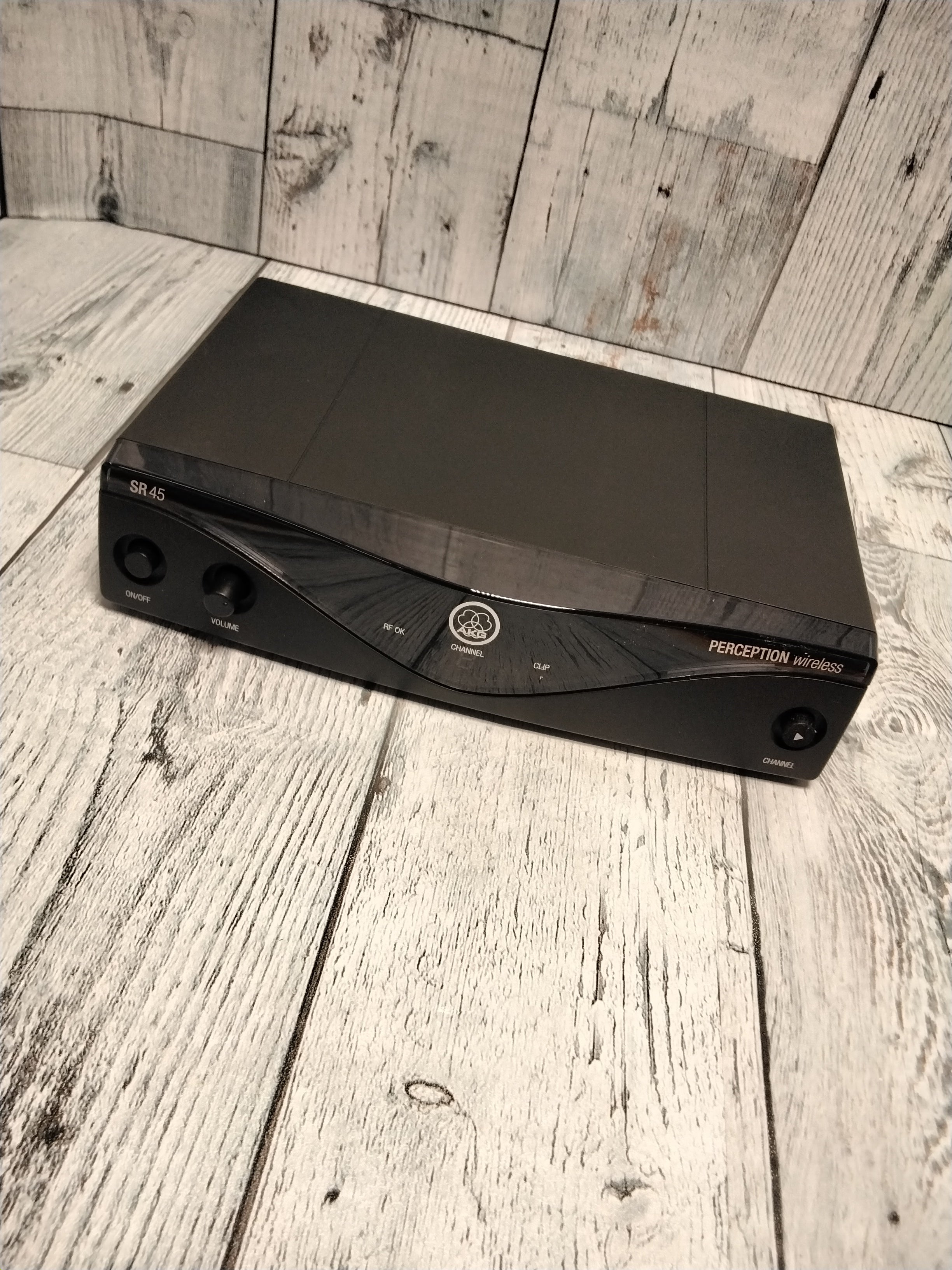 AKG Pro Audio Perception Wireless Microphone System, Sports Set *TESTED* (7876357947630)