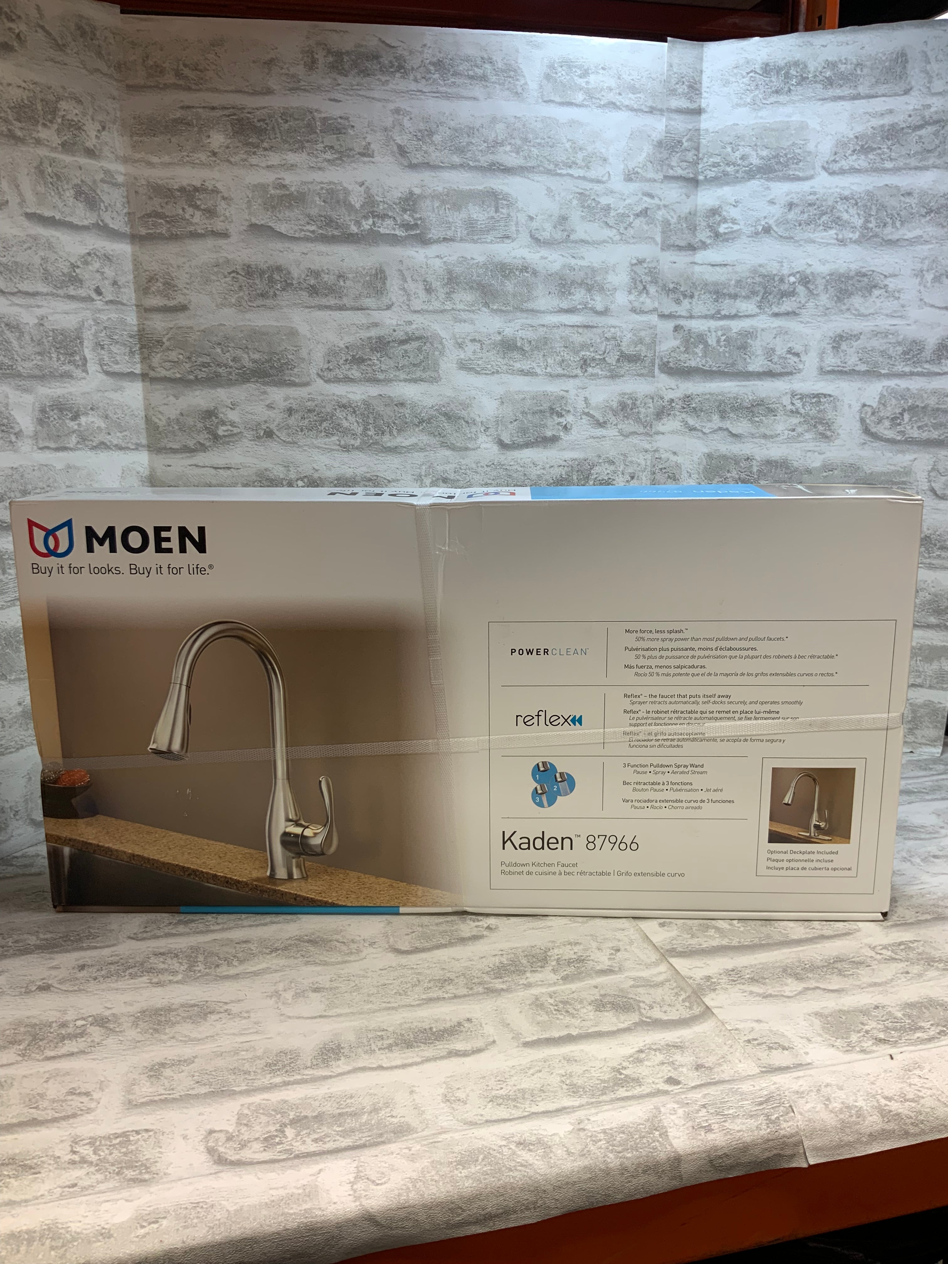 MOEN Kaden Single-Handle Pull-Down Sprayer Kitchen Faucet with Reflex in Chrome (7585707753710)