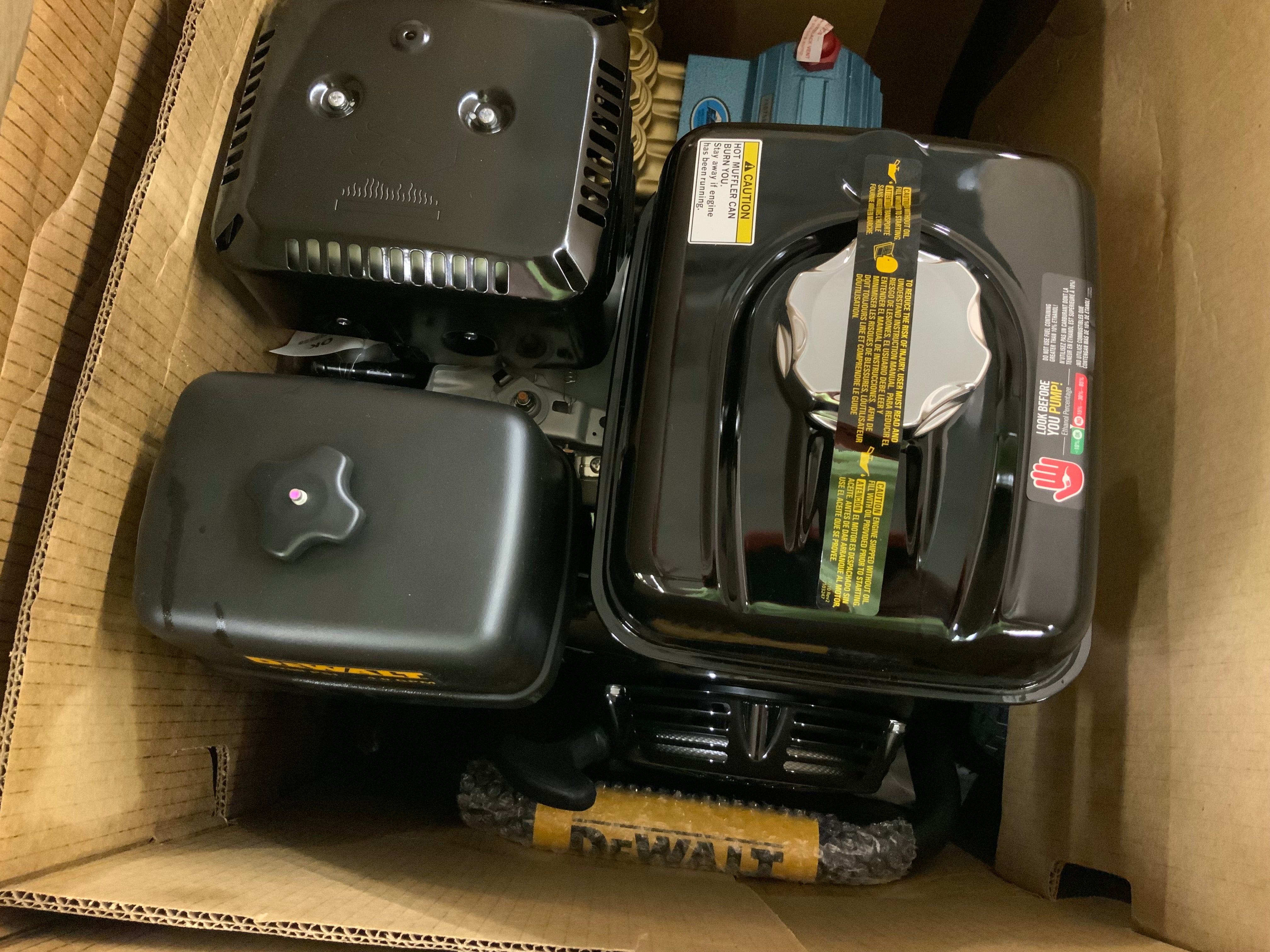 DEWALT 4200 PSI 4.0 GPM Gas Cold Water Pressure Washer (DXPW4240) *READ* (8184659443950)
