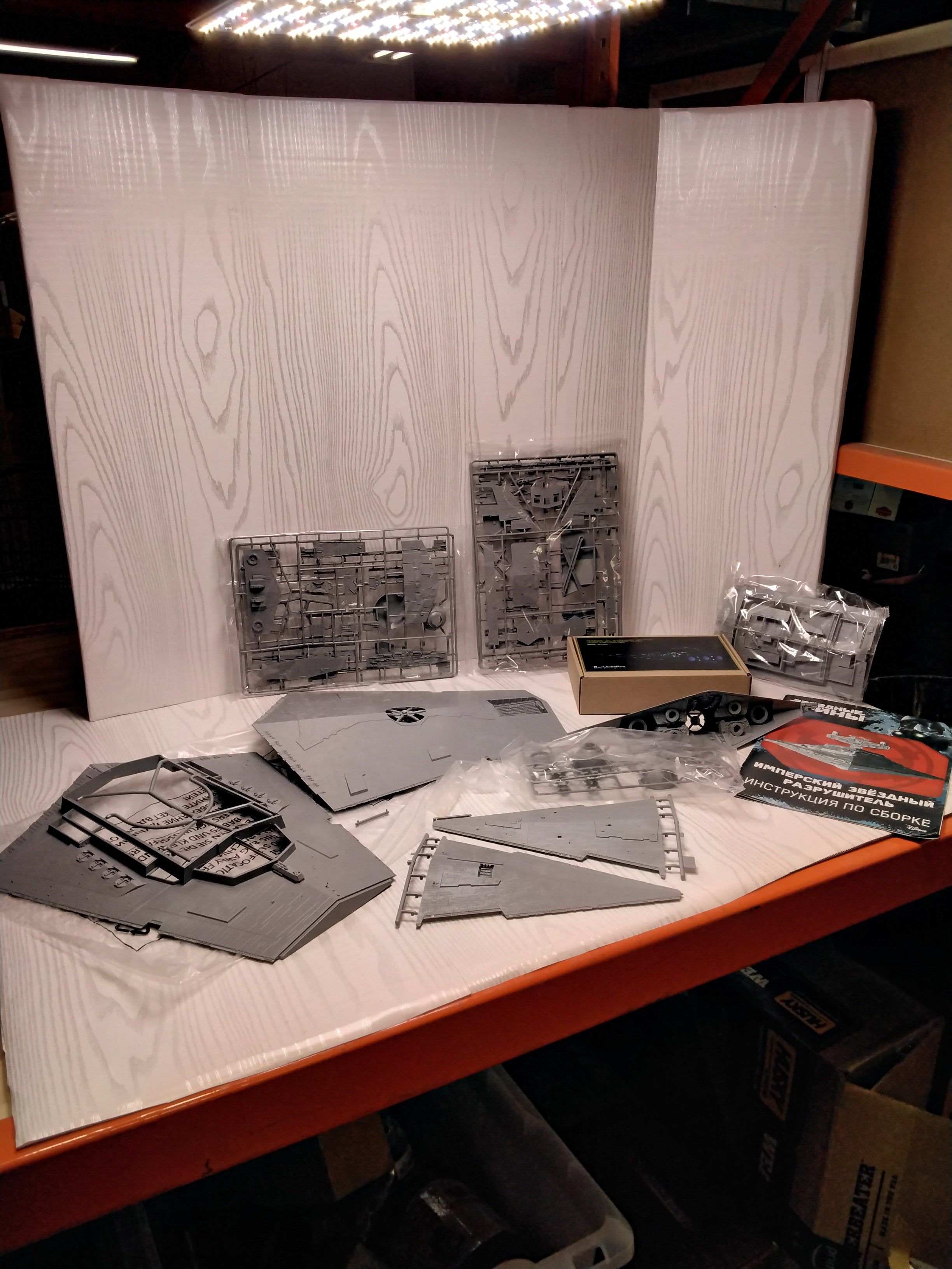 *OPEN BOX* Star Wars Imperial Star Destroyer Model 9057 kit in Box by Zvezda - 1/2700 (7734053535982)