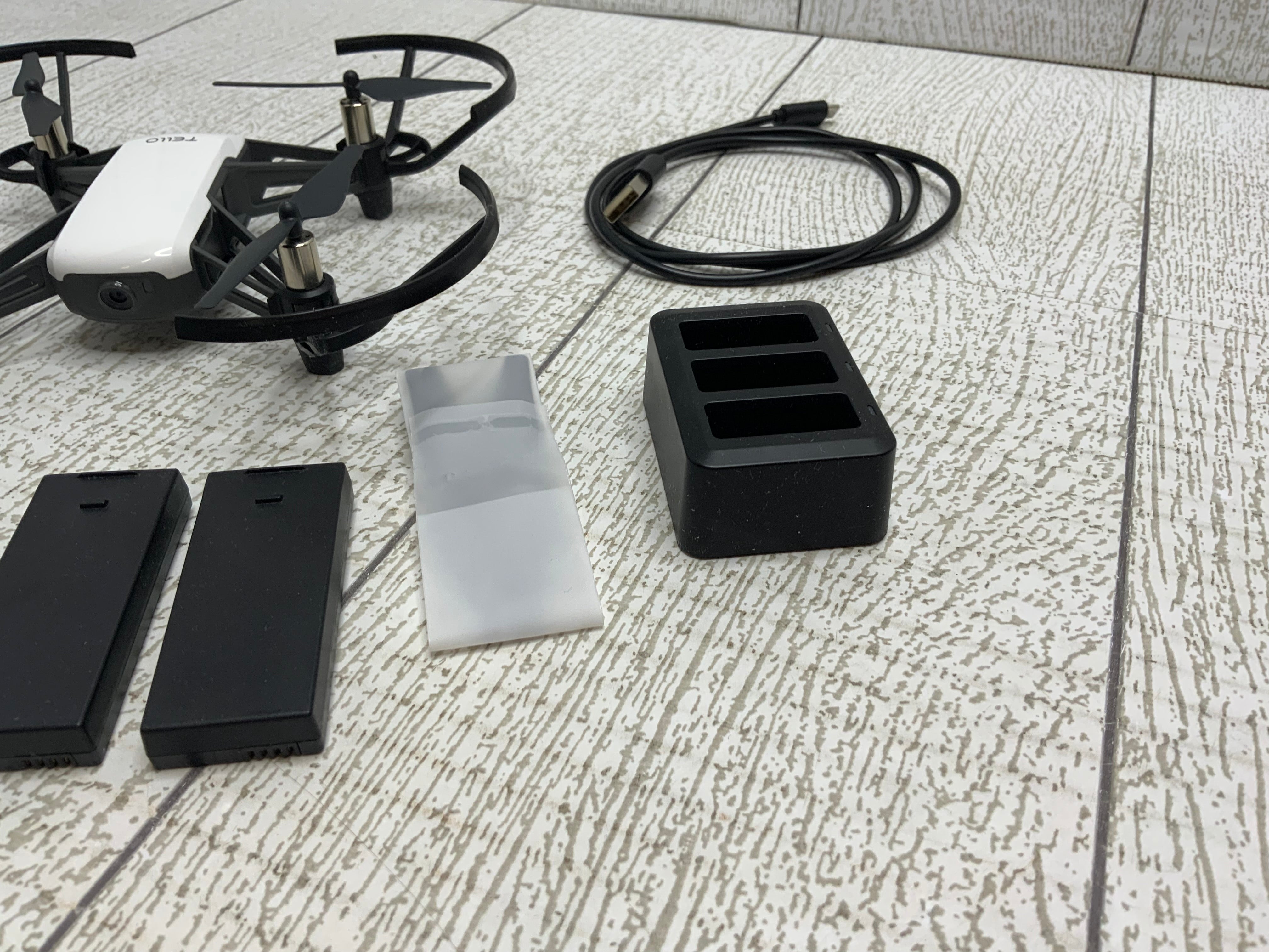 Tello Quadcopter Drone with HD Camera and VR,Powered by DJI Technology (8039879934190)