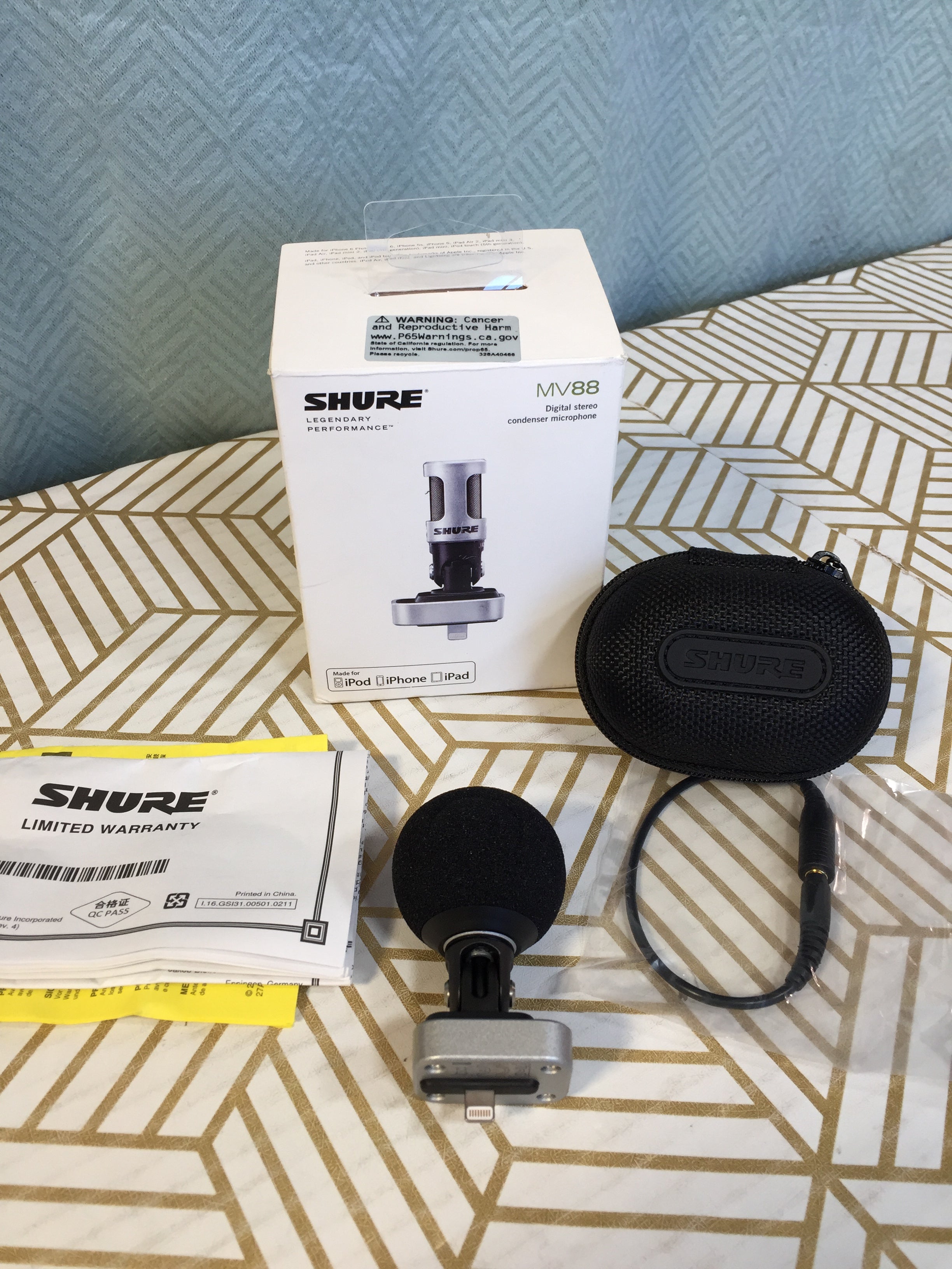 Shure MV88 Portable iOS Microphone, Professional-Quality, Digital Stereo Condenser (7923762561262)