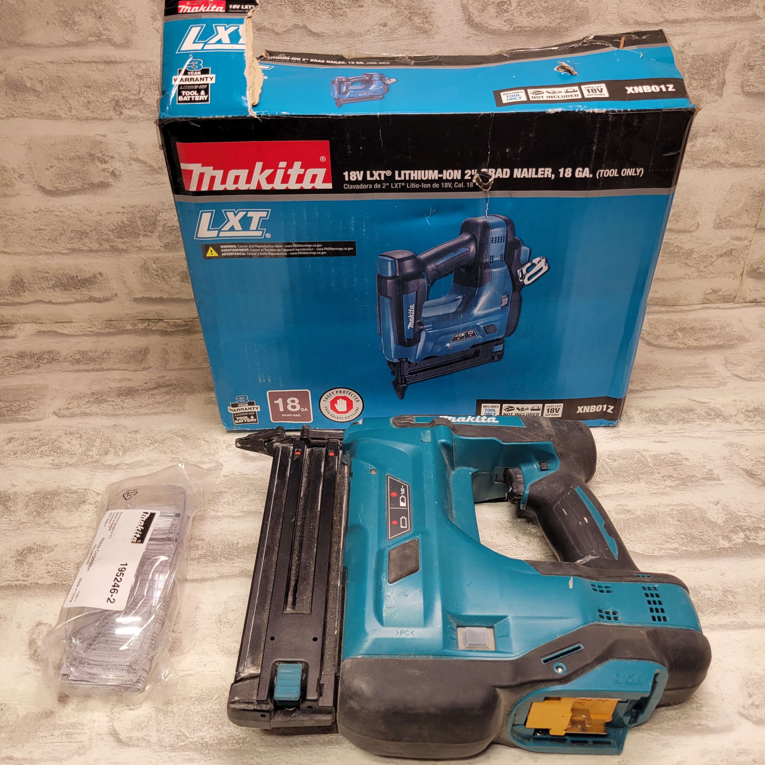 **BROKEN** Makita XNB01Z 18V LXT Lithium-Ion Cordless 2" Brad Nailer (7712375406830)
