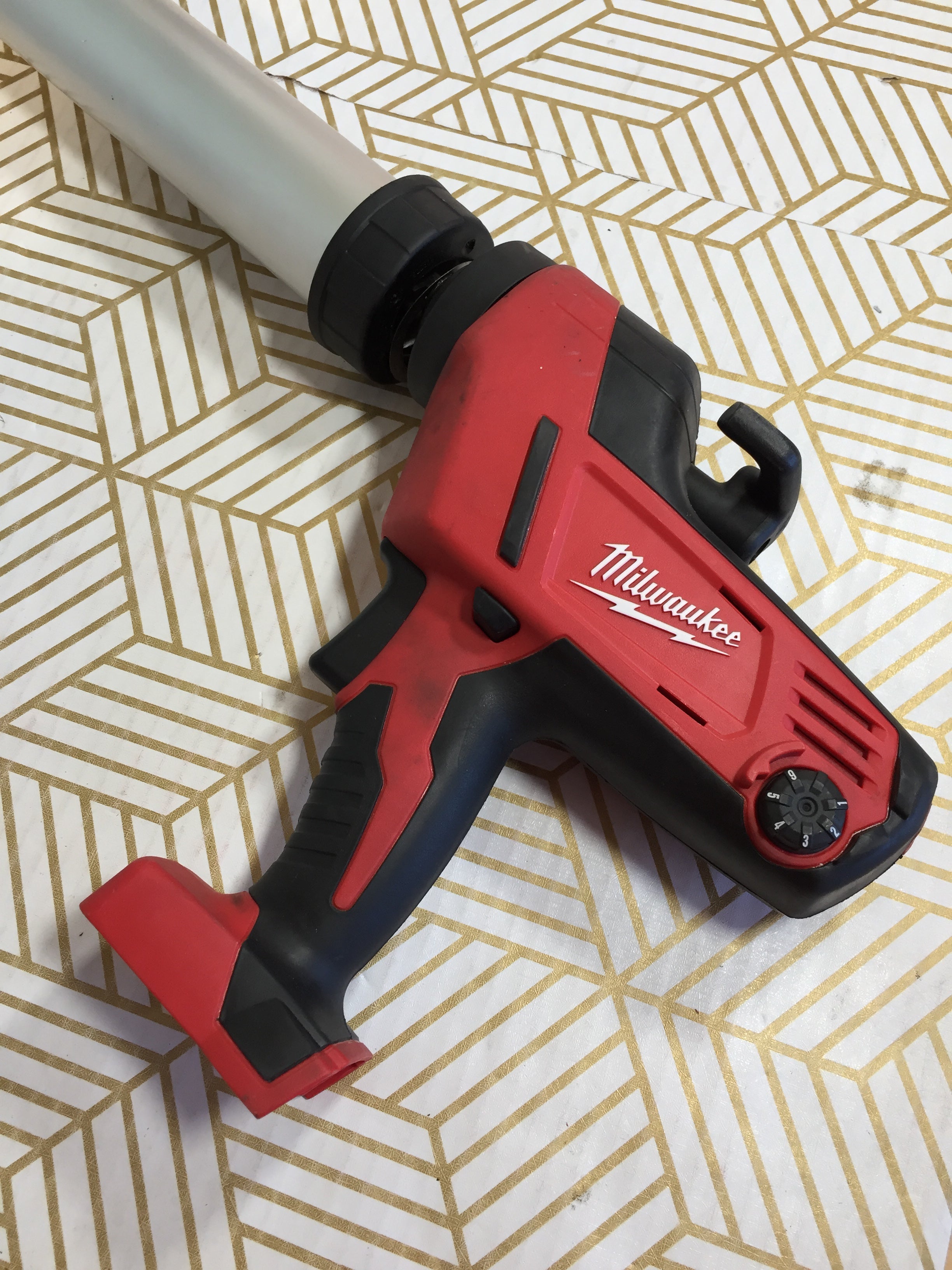 Genuine Milwaukee 264020 Caulk and Adhesive Gun USED TESTED