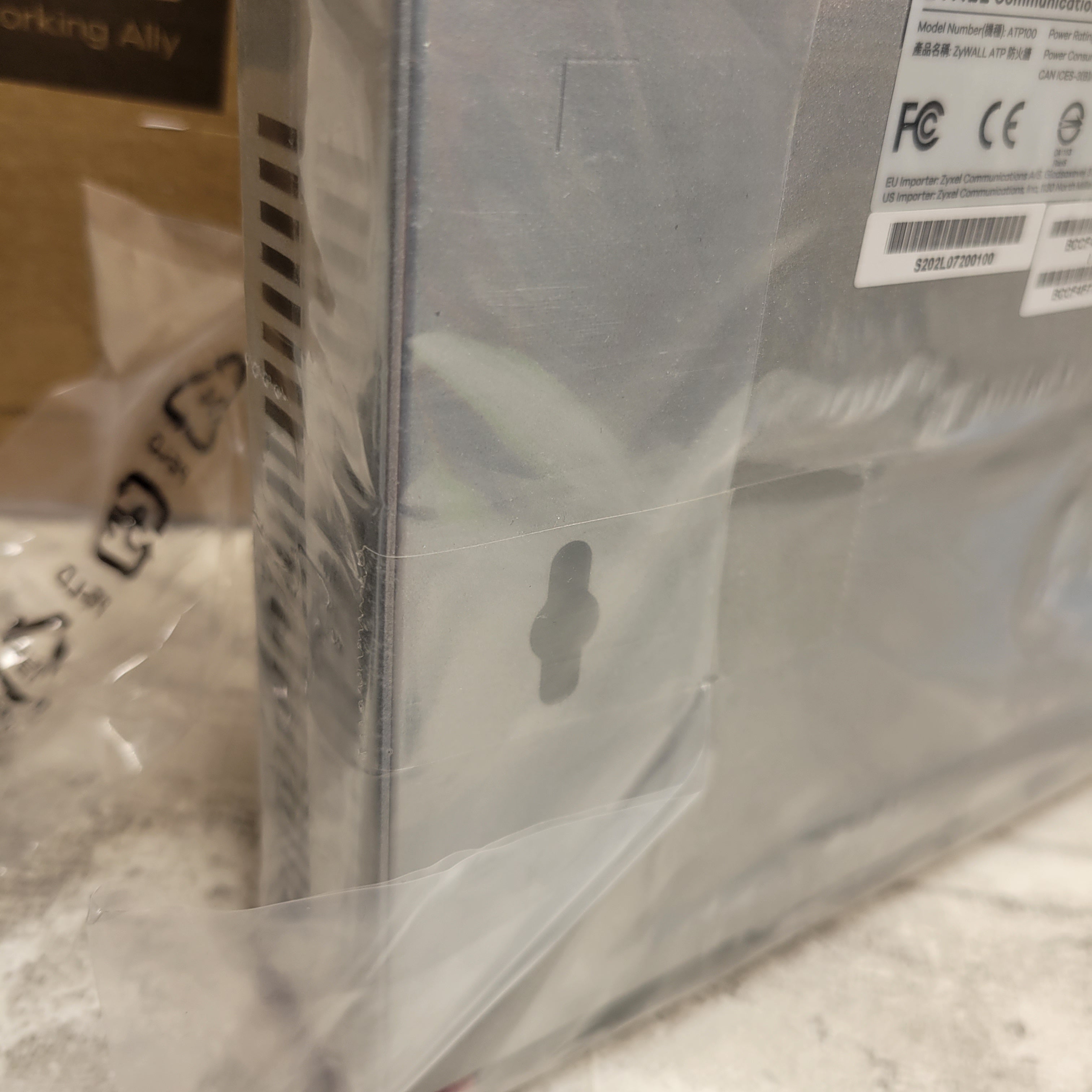 Zyxel ZyWALL 1 Gbps ATP100, Advanced Threat Protection Firewall (7901306126574)