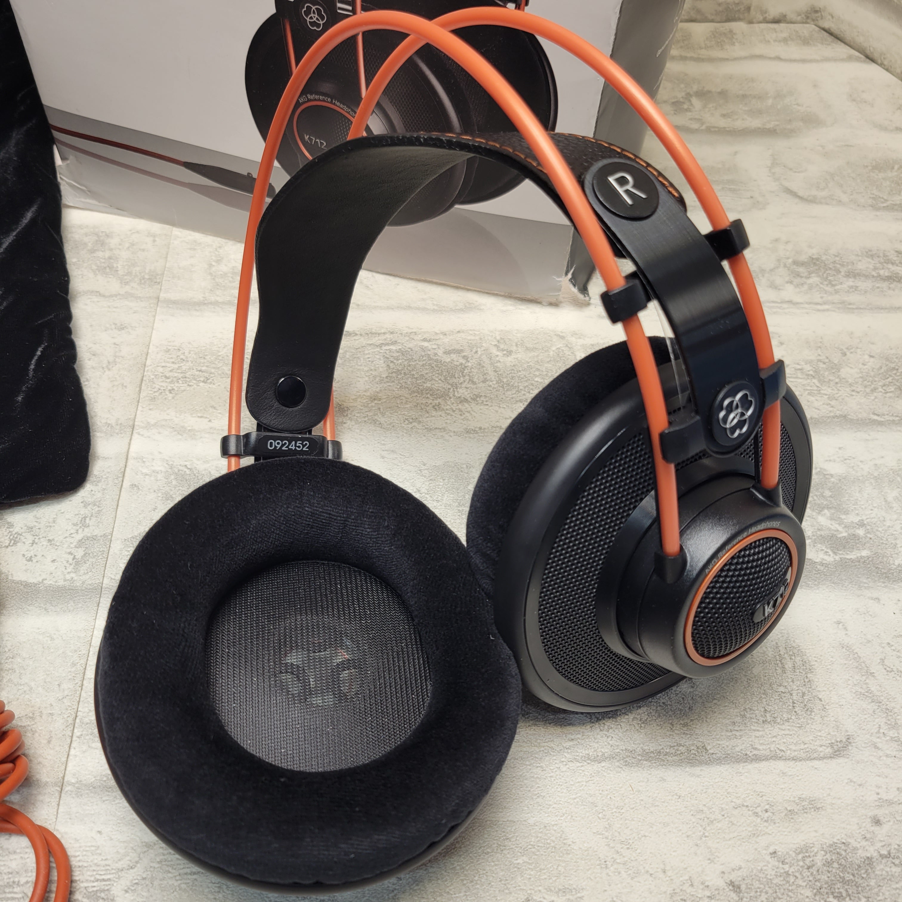 AKG Pro Audio K712 PRO Over-Ear, Reference Studio Headphones (K712 PRO) (7837185114350)