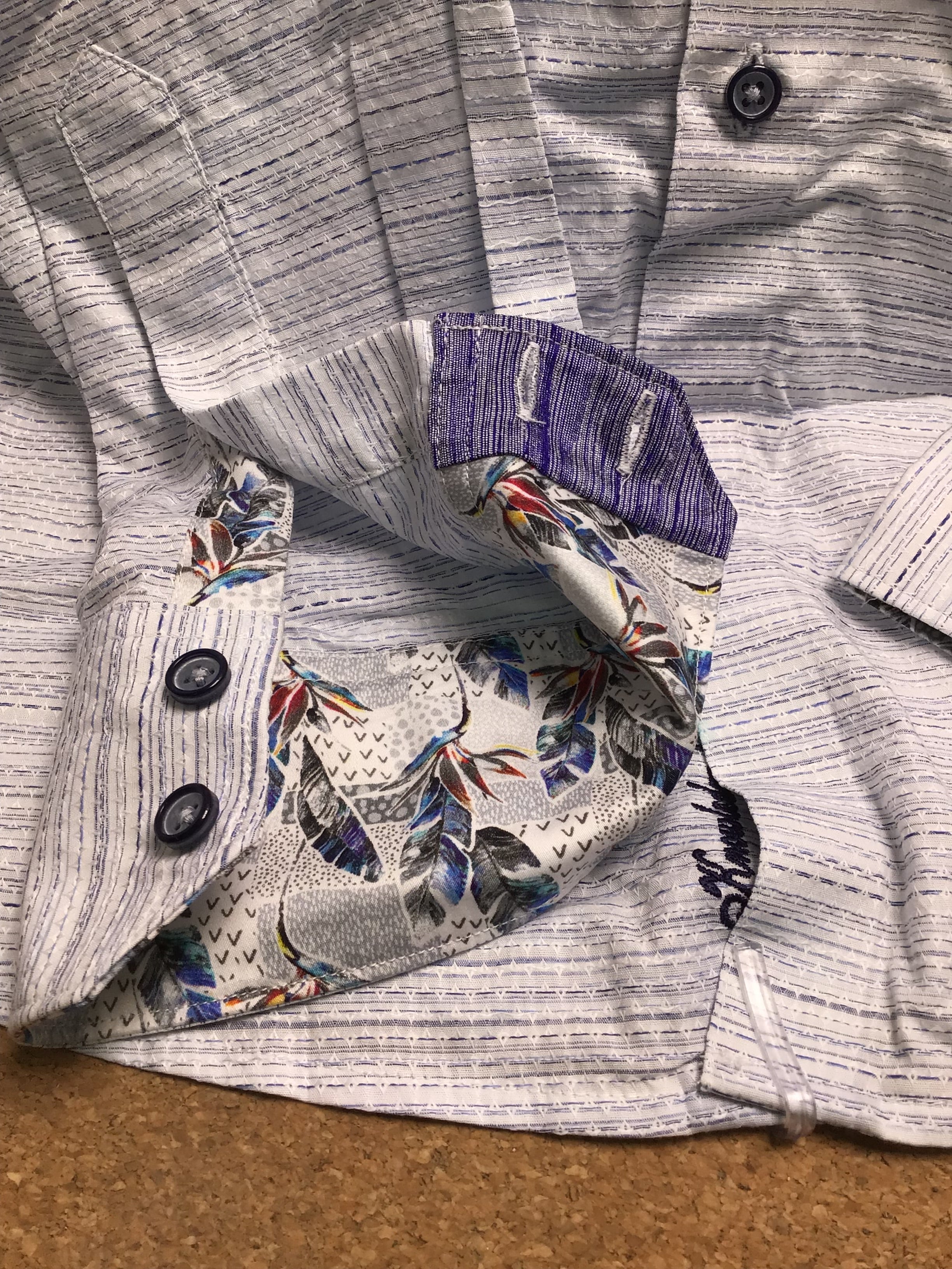 Robert Graham Button Shirt. Size L. Woven Shirt, Blue New With Tags (7923759775982)