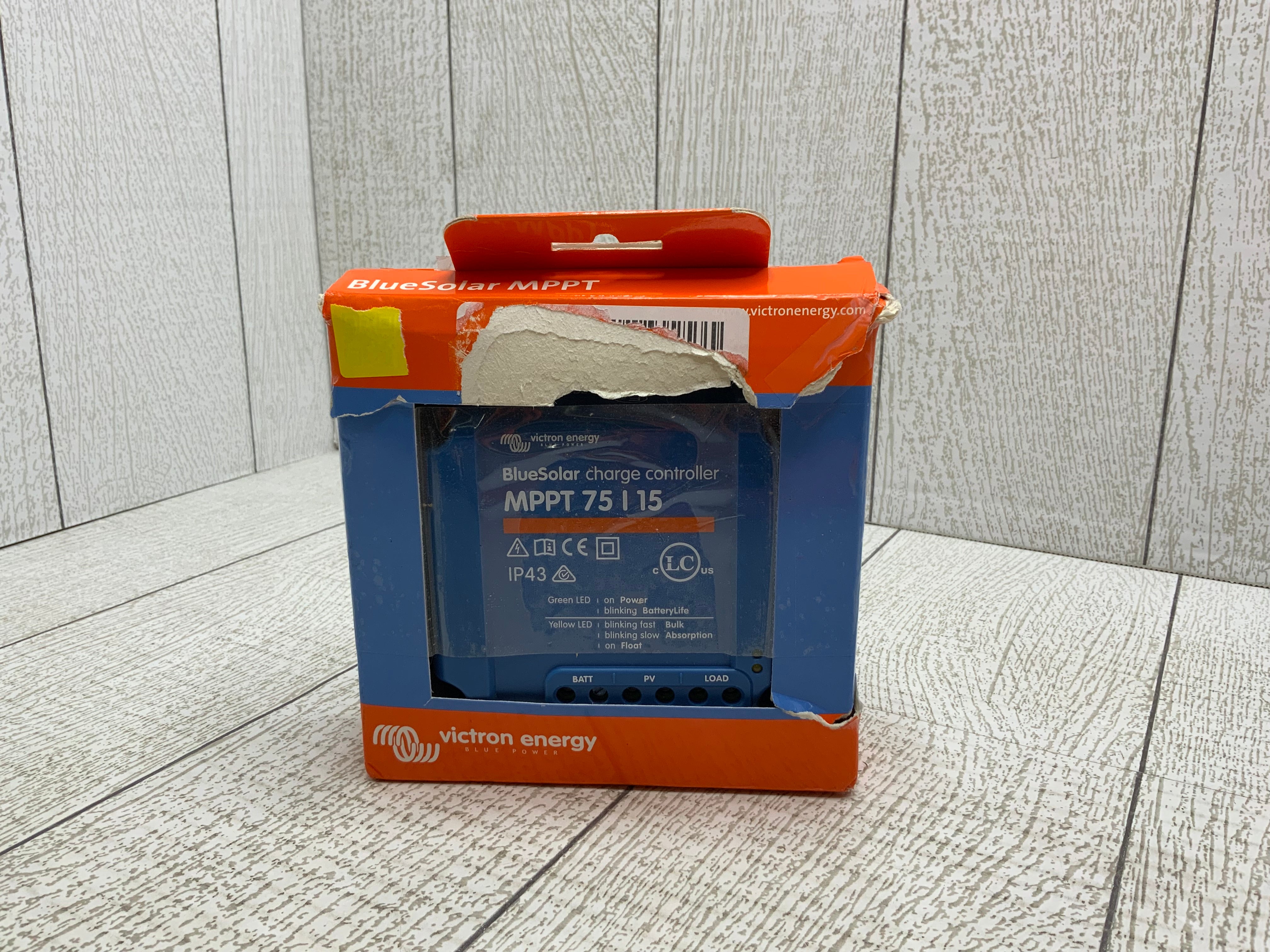 Victron Energy SmartSolar MPPT 75V 15 amp 12/24-Volt Solar Charge Cont