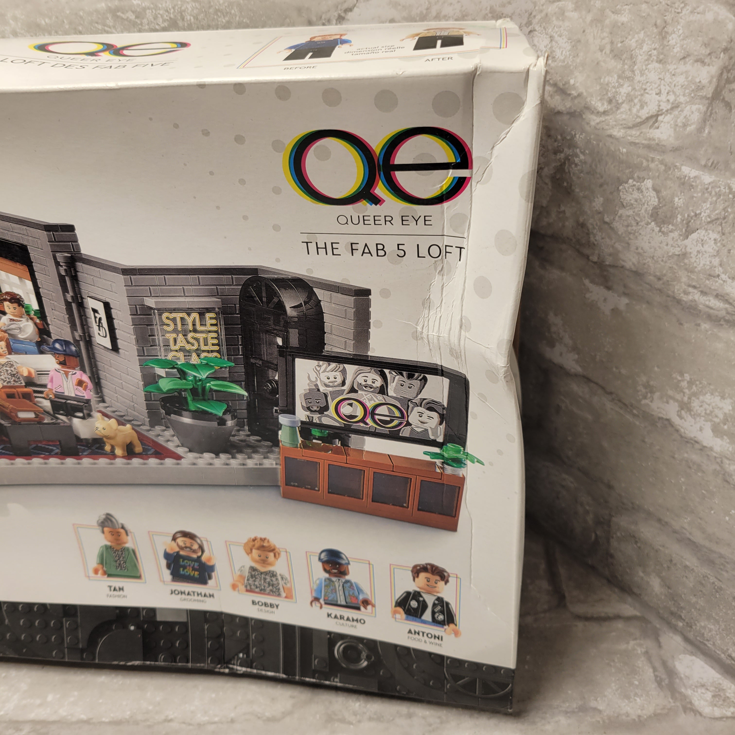 LEGO Queer Eye – The Fab 5 Loft 10291 Building Kit *DAMAGED BOX* (7938523660526)