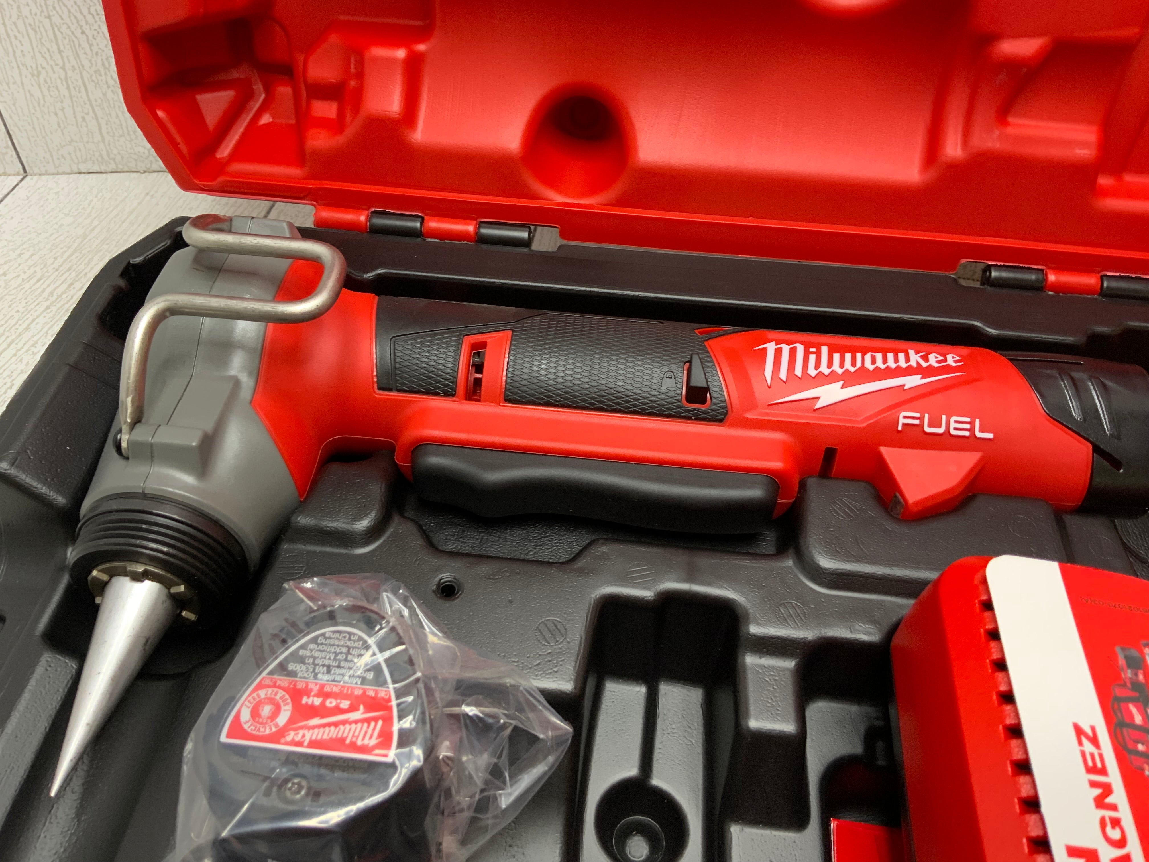 Milwaukee 2532-22 M12 Fuel Cordless 3/8 inch - 1 inch PEX Expansion Tool (8042923065582)