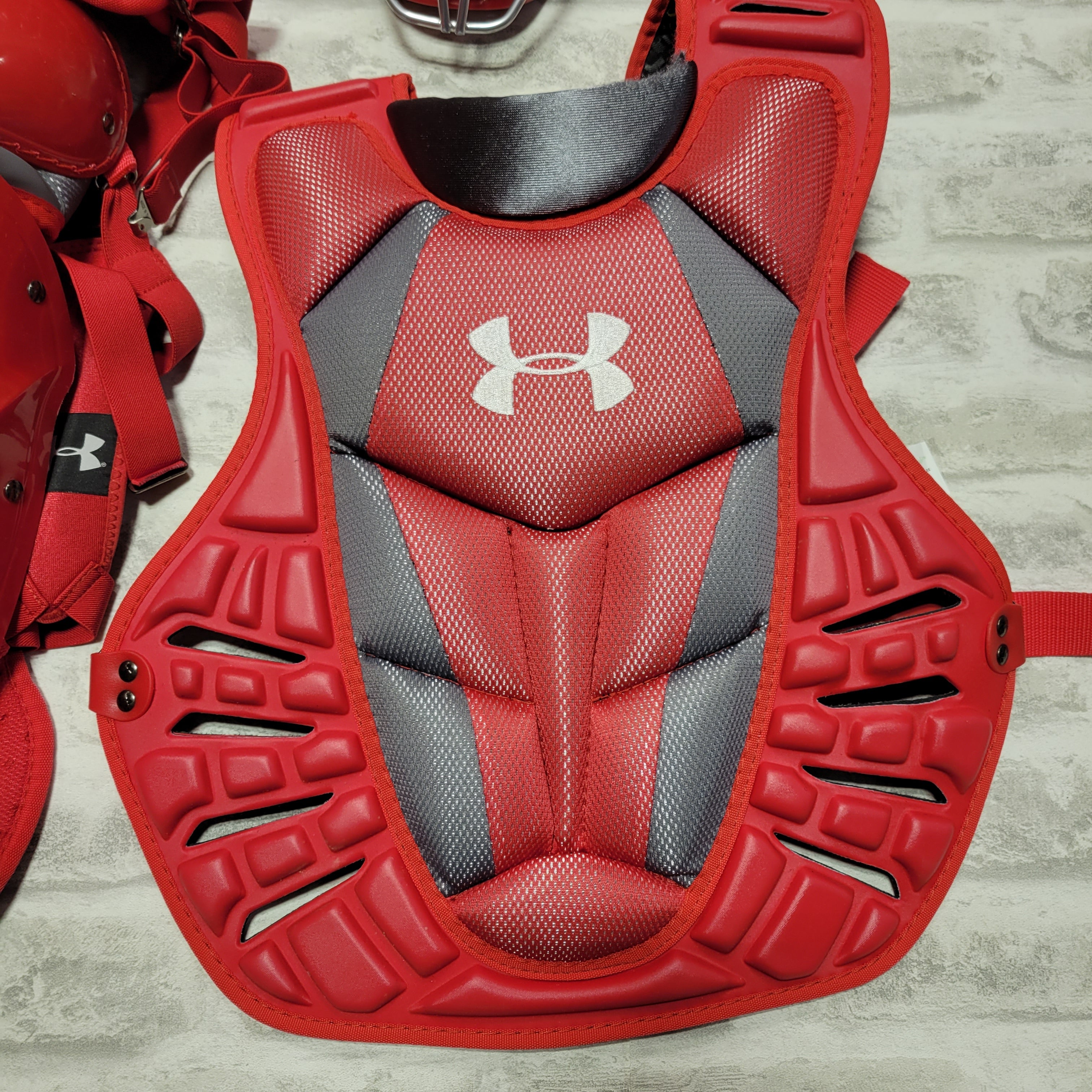 Under Armour Pro 4 Senior Ages 12-16 Catcher's Kit UACKCC4-SRP, Red (7742181376238)