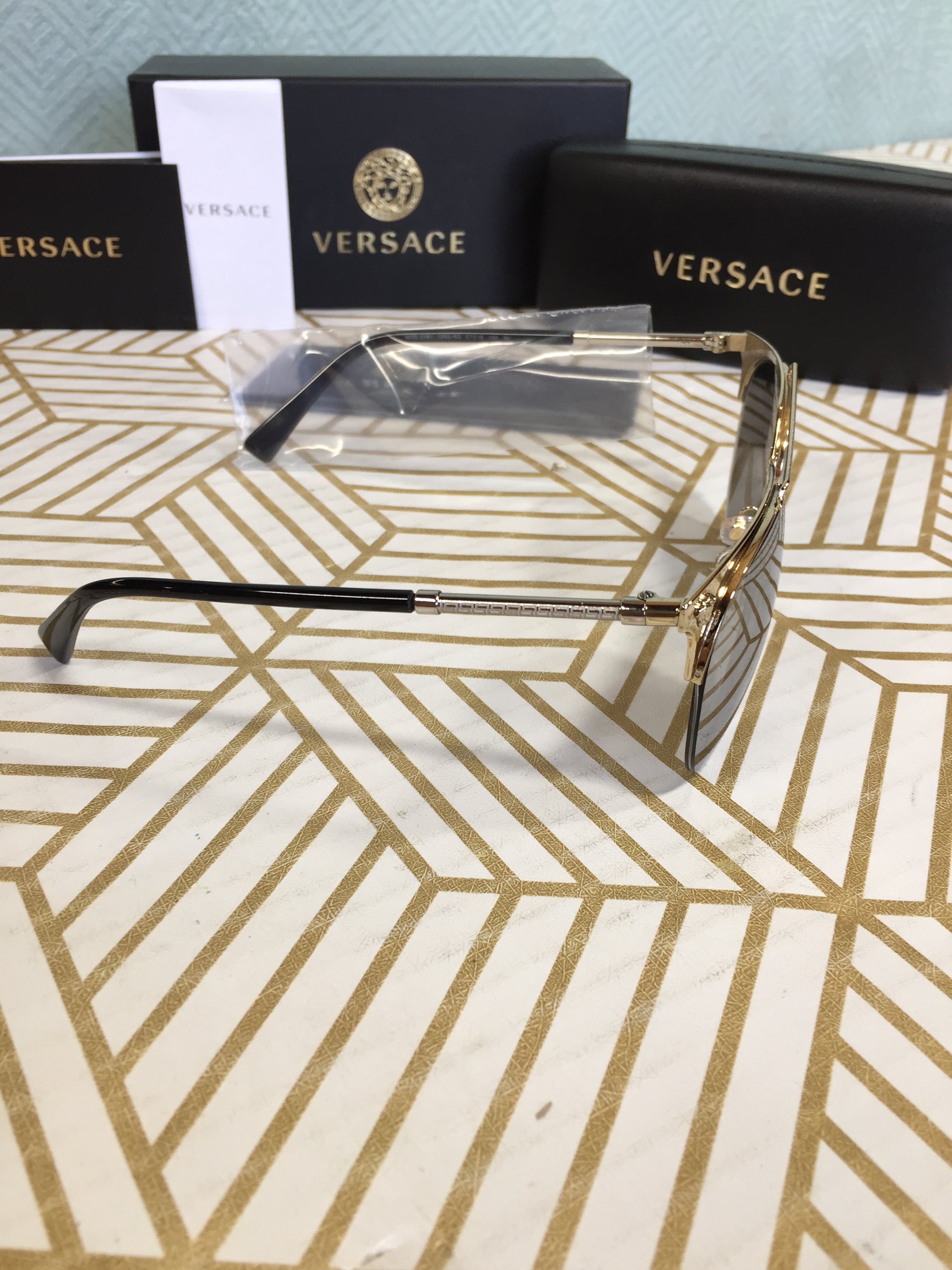 Versace Men VE2181 57 Sunglasses 57mm *EXCELLENT CONDITION* (7883789435118)