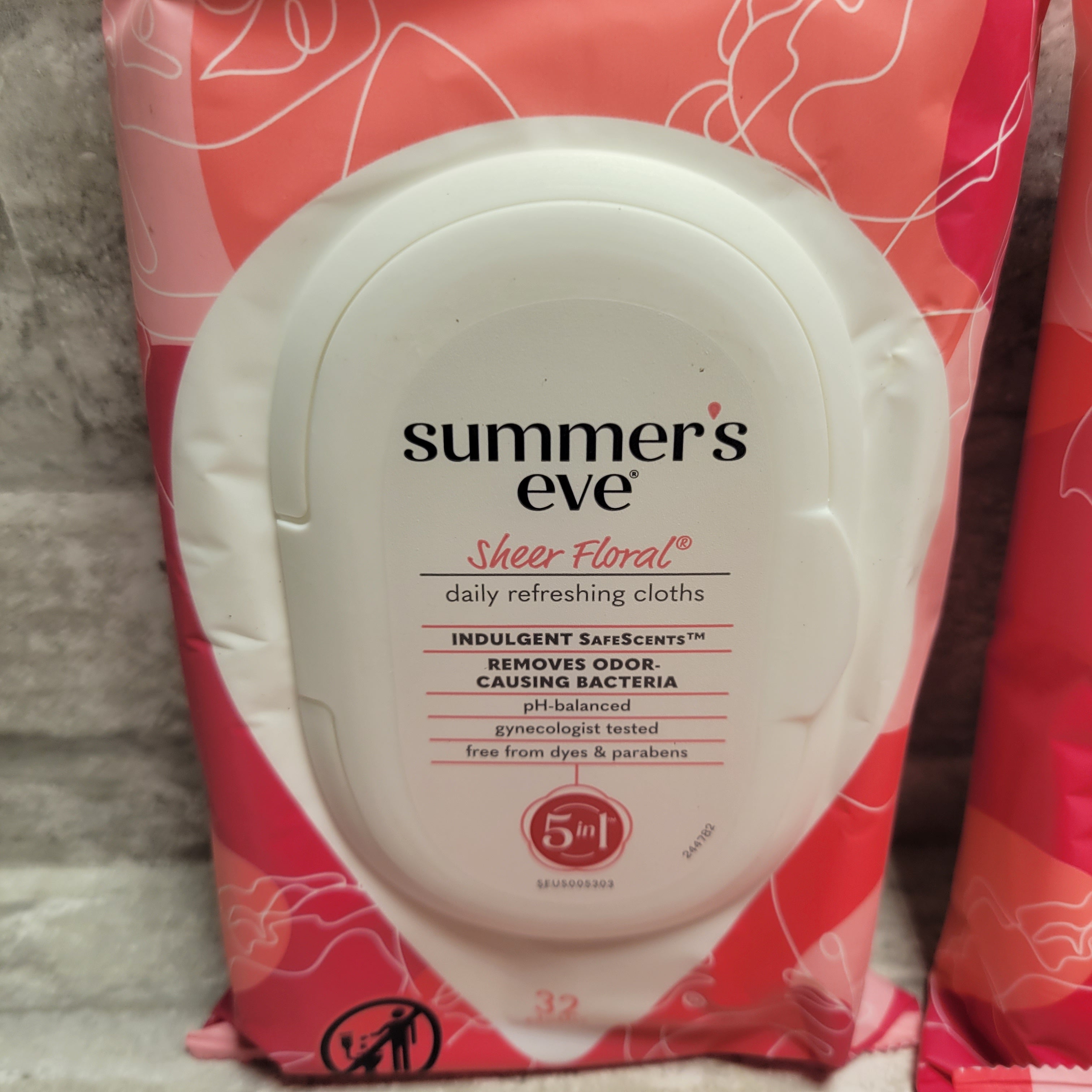Summer's Eve Feminine Cleansing Cloths 32 Per Pack, Sheer Floral, Lot of 4 (8108781043950)