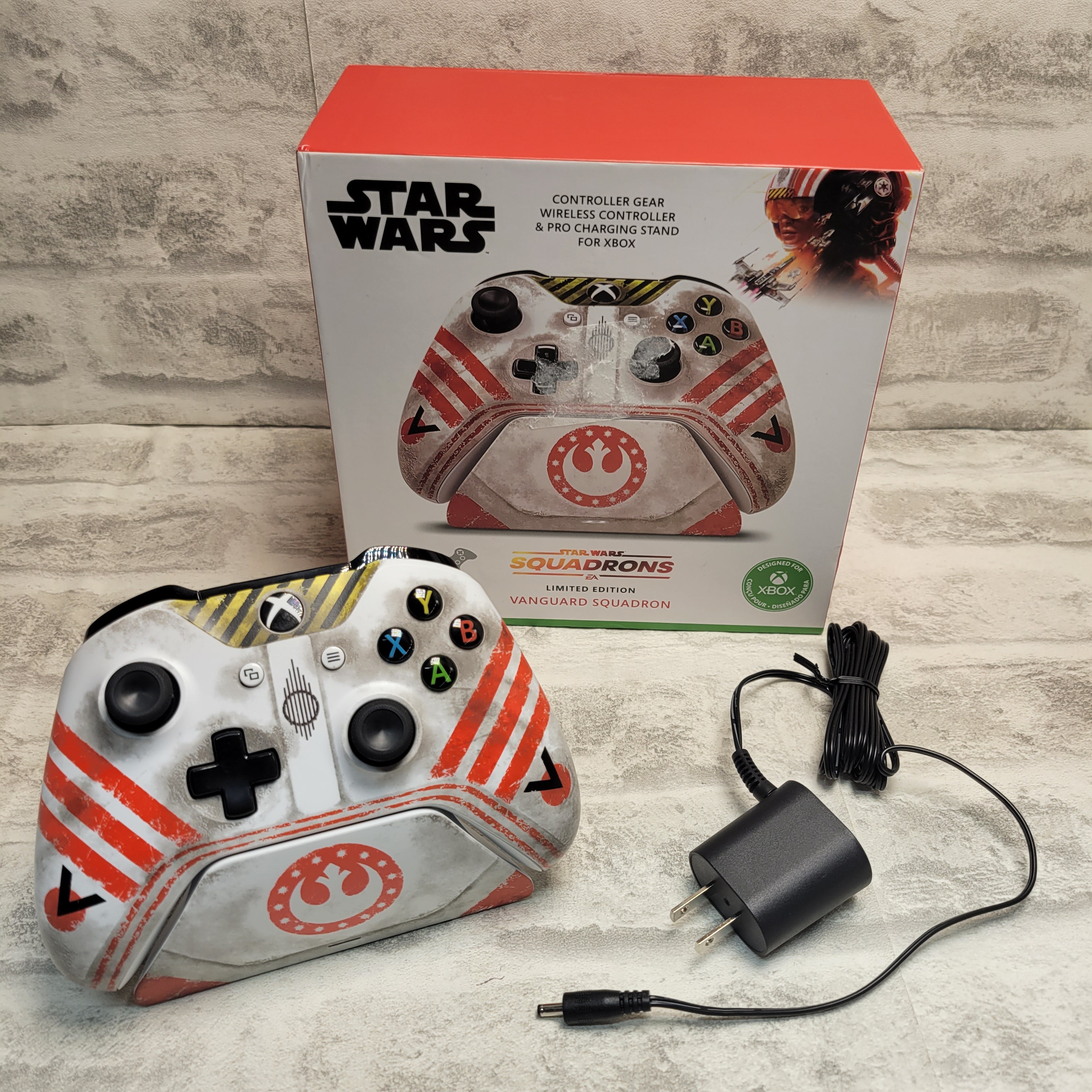 Controller Gear Star Wars: Squadrons, Xbox Wireless Controller + Pro Charging Stand Bundle for Xbox-Limited Edition-Xbox One (7783061520622)