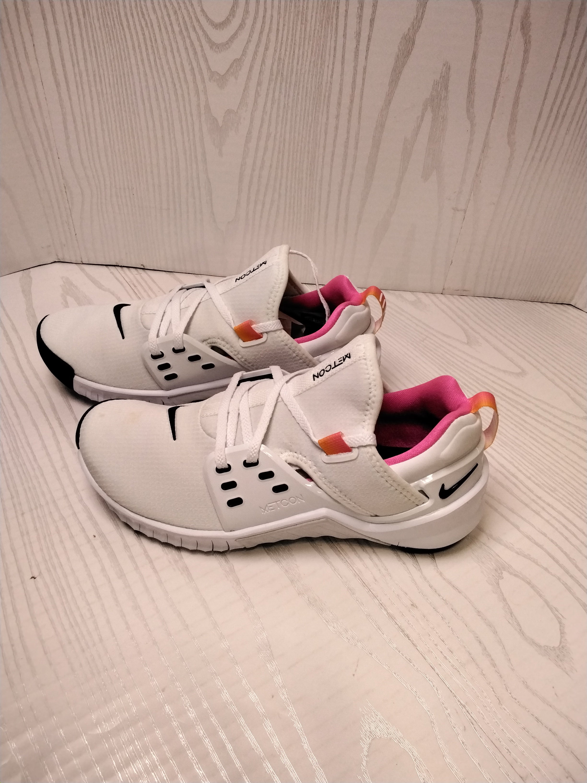 *NEW, PLEASE READ* Nike Metcon, Womens Size 7.5- White/Black-Laser Fushia (7763795607790)