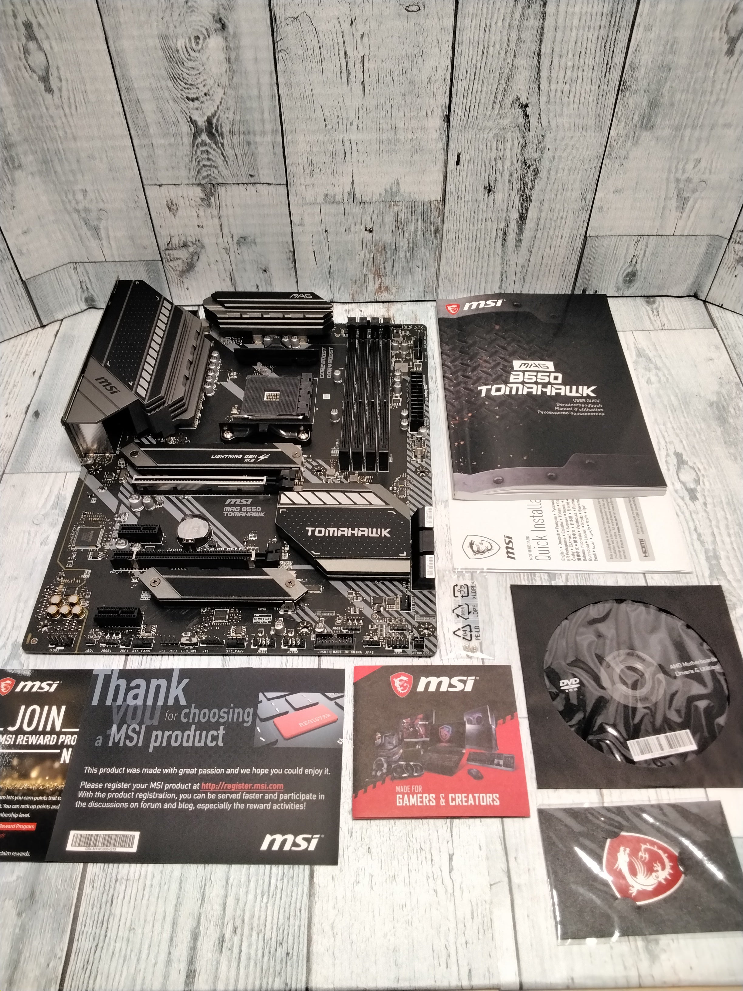 MSI MAG B550 TOMAHAWK Gaming Motherboard