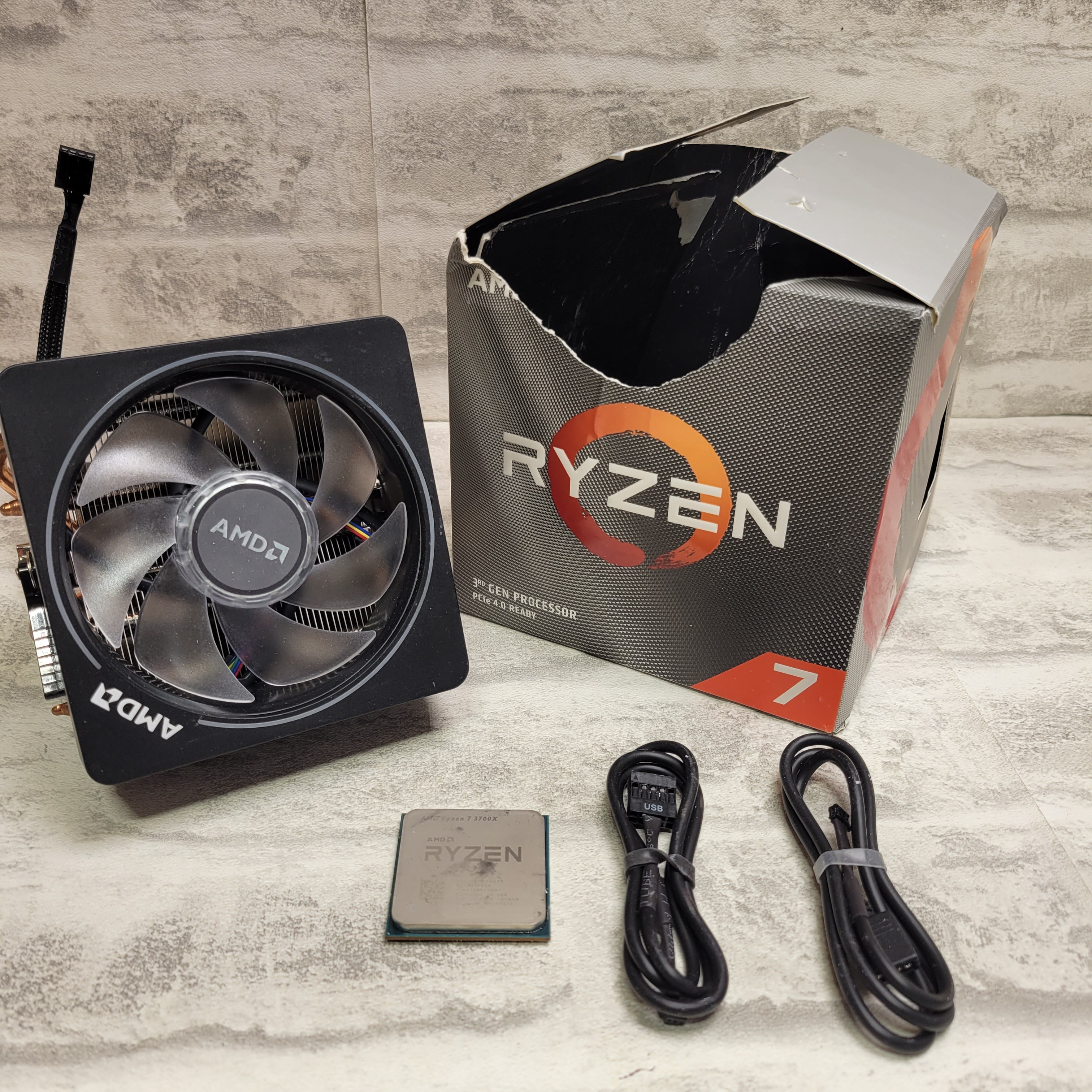 *DAMAGED* AMD Ryzen 7 3700X 8-Core Processor with Wraith Prism LED Cooler (7777863139566)