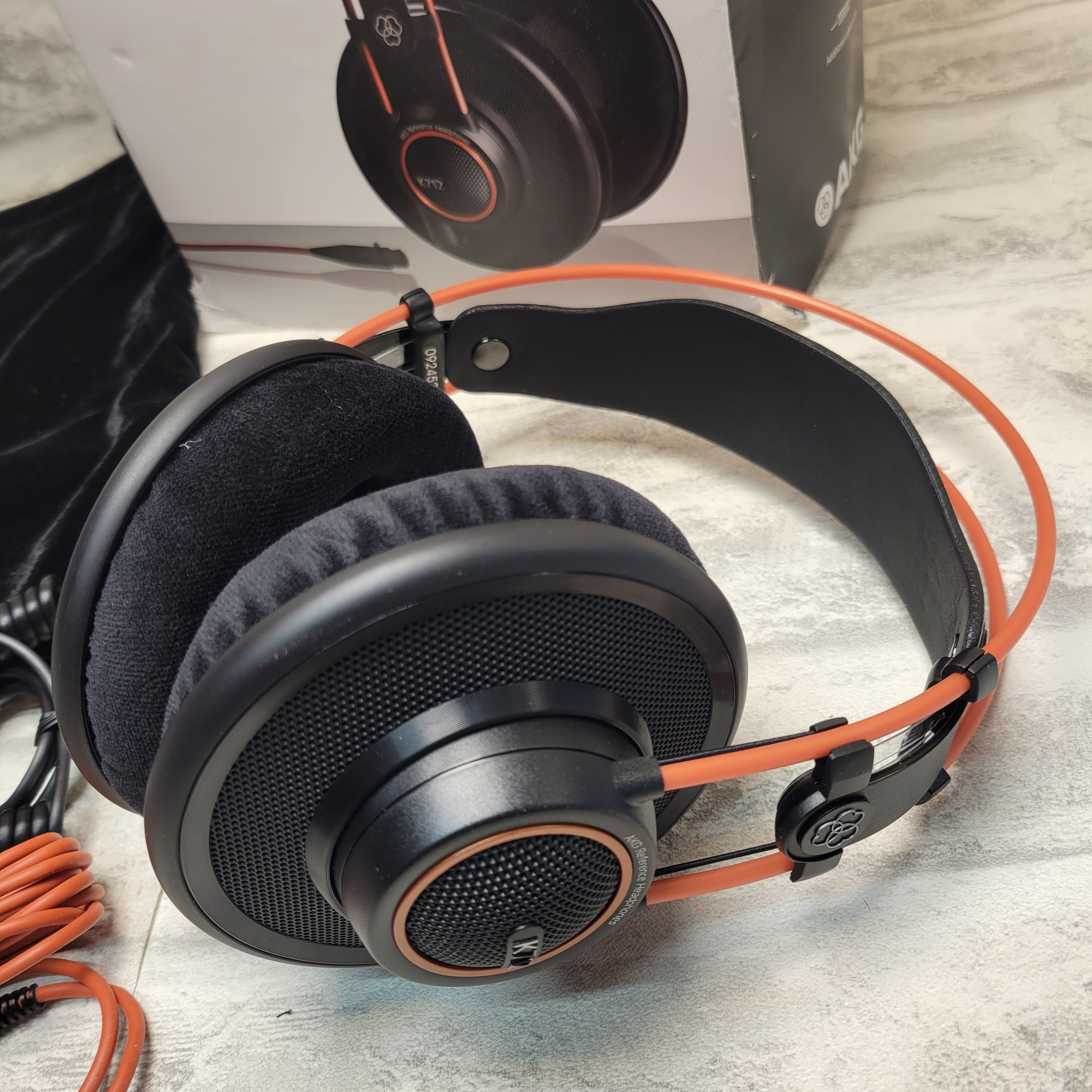 AKG Pro Audio K712 PRO Over-Ear, Reference Studio Headphones (K712 PRO) (7837185114350)