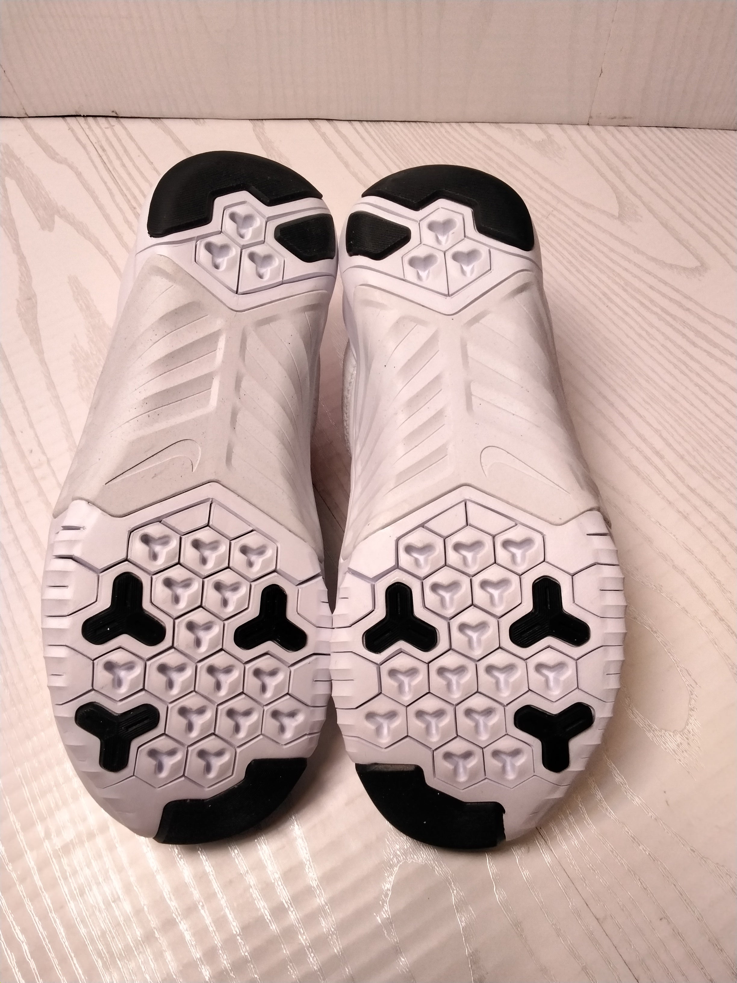 *NEW, PLEASE READ* Nike Metcon, Womens Size 7.5- White/Black-Laser Fushia (7763795607790)