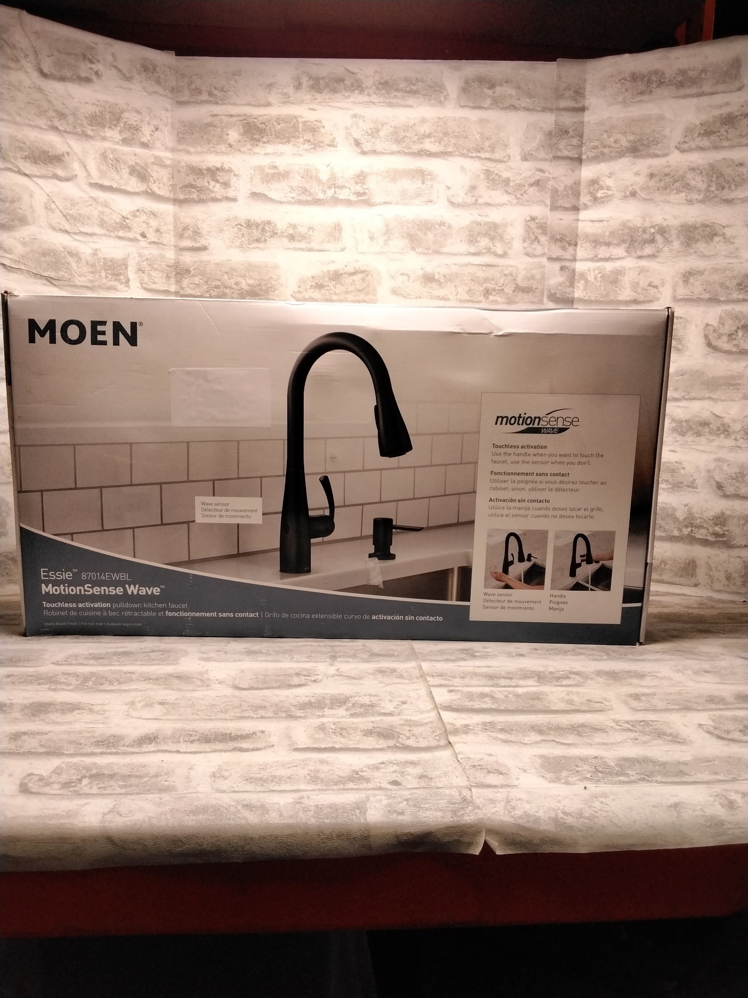 MOEN Essie Touchless Single-Handle Pull-Down Sprayer Kitchen Faucet, Matte Black (7625939124462)