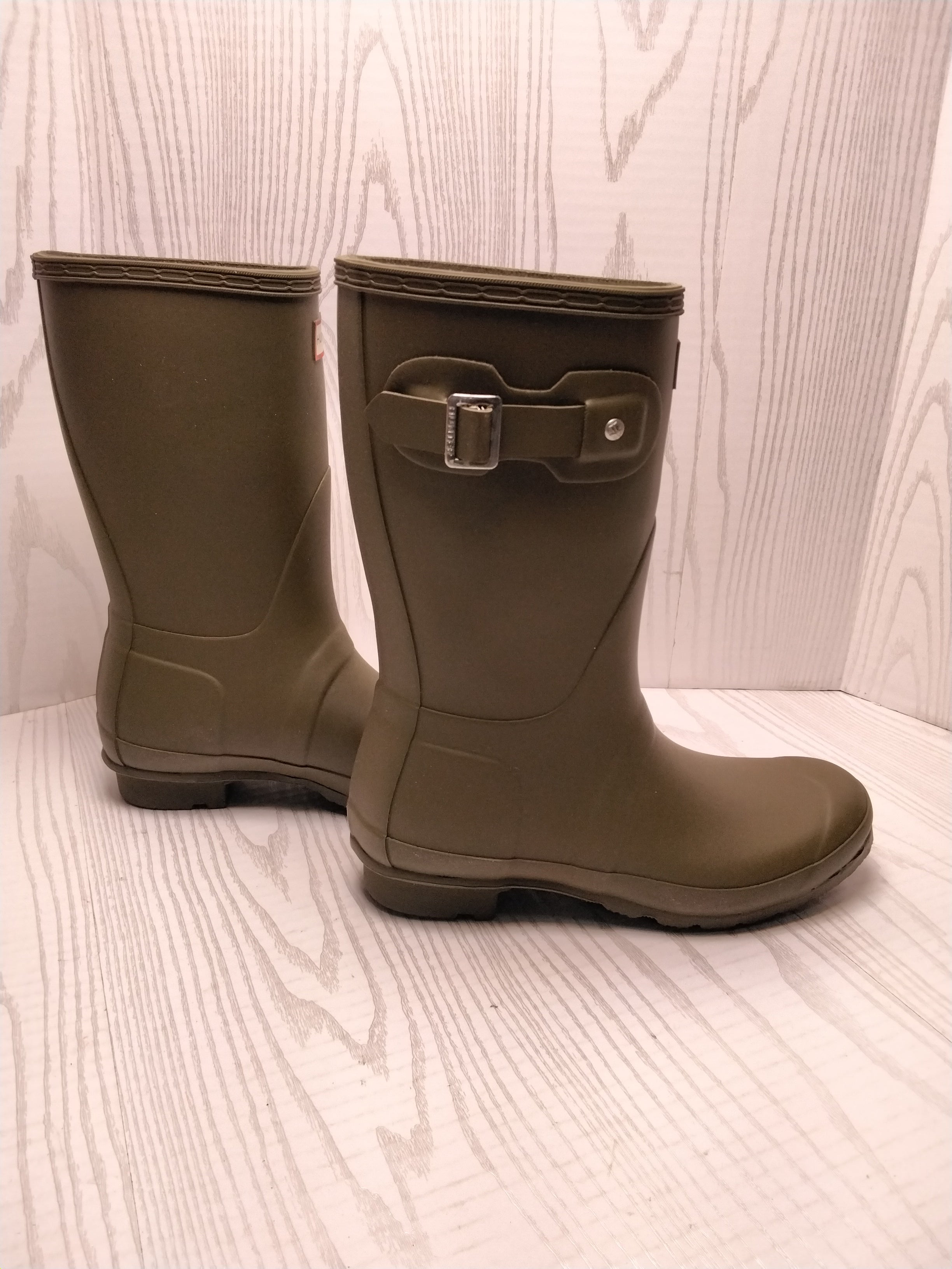 Hunter Women's Original Short Rain Boot, Size 8 - Olive Green (7870765957358)