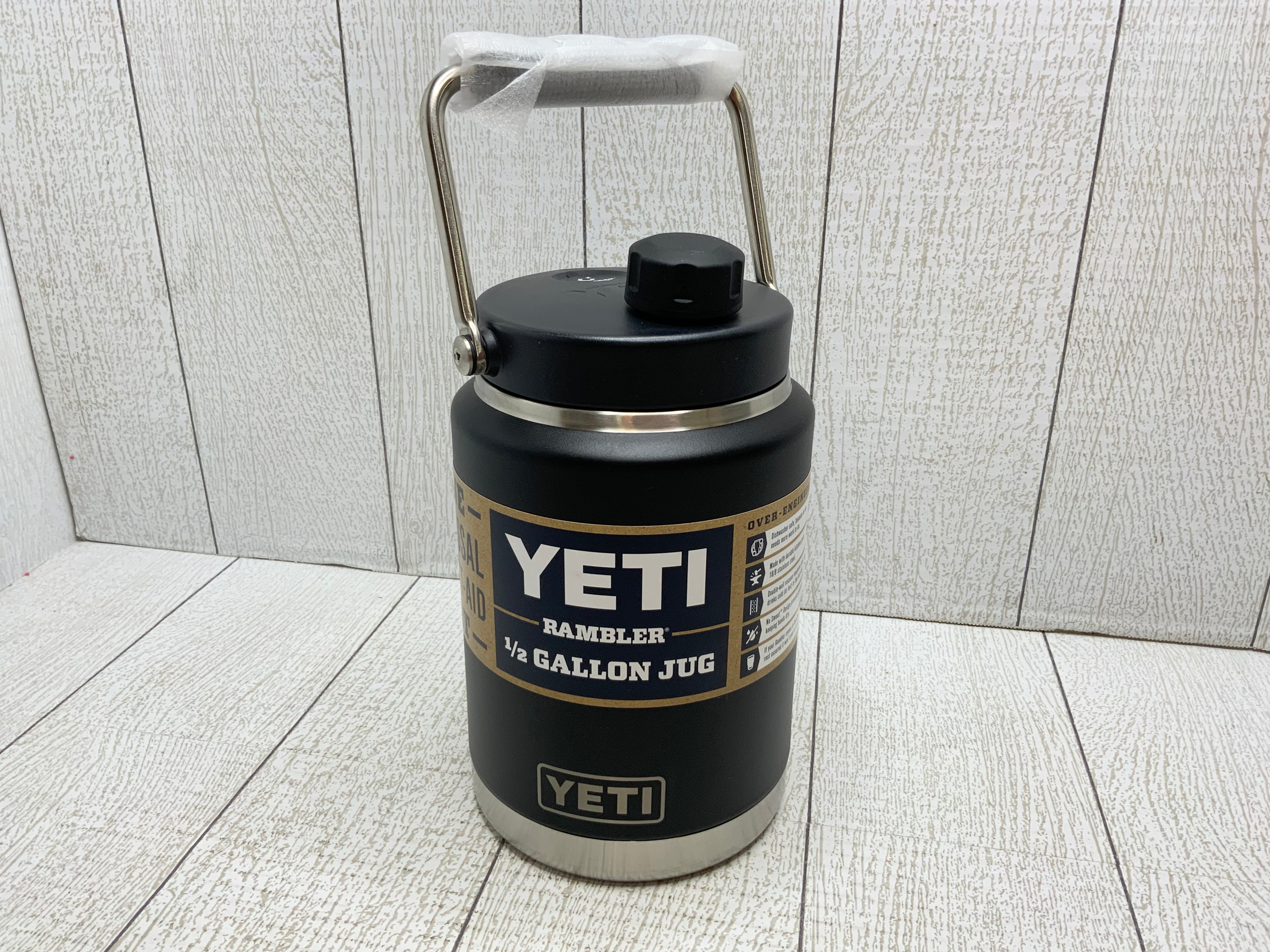 YETI Rambler Half Gallon Jug, Vacuum Insulated, Stainless Steel with MagCap (8029626990830)
