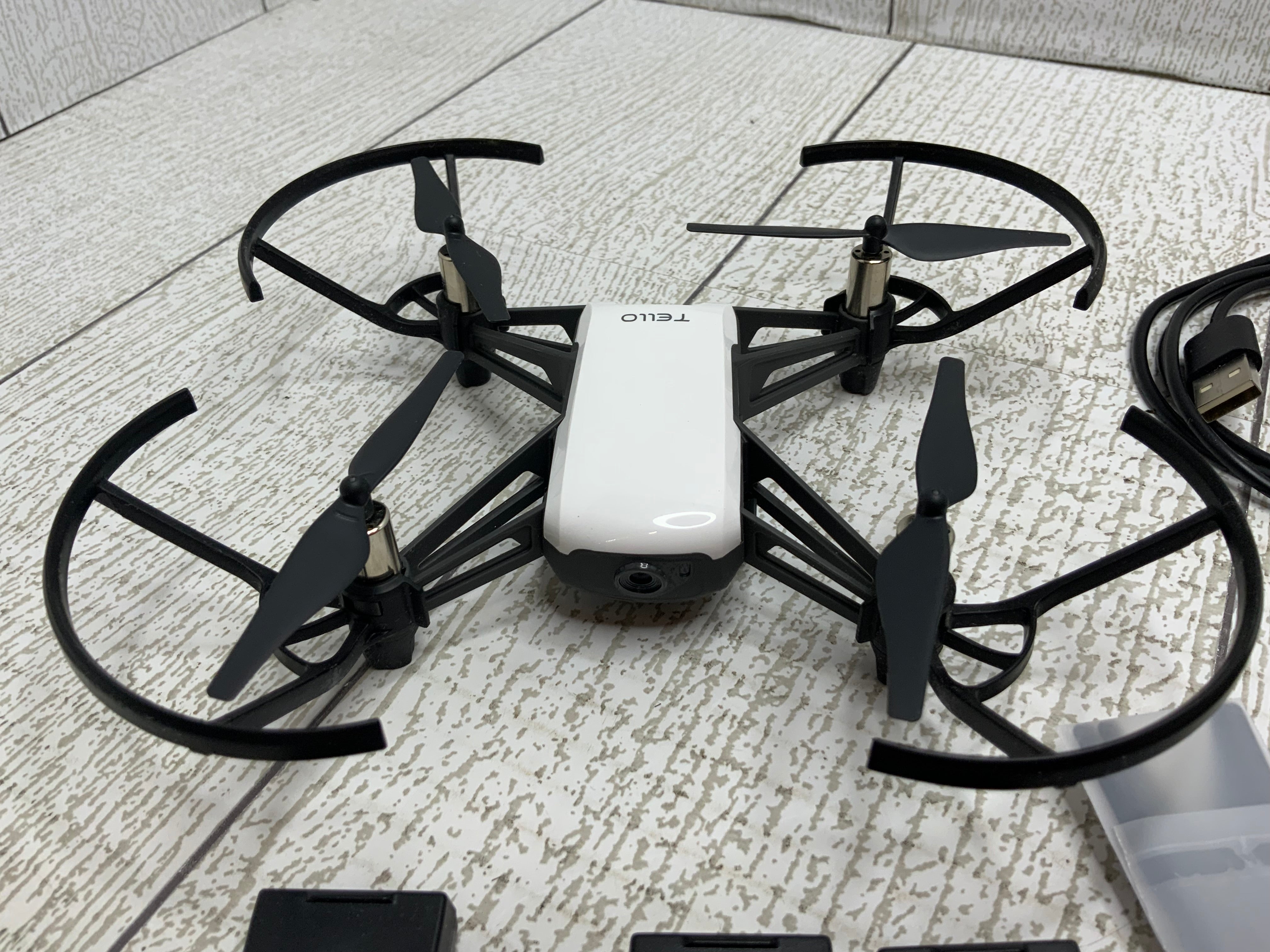 Tello Quadcopter Drone with HD Camera and VR,Powered by DJI Technology (8039879934190)