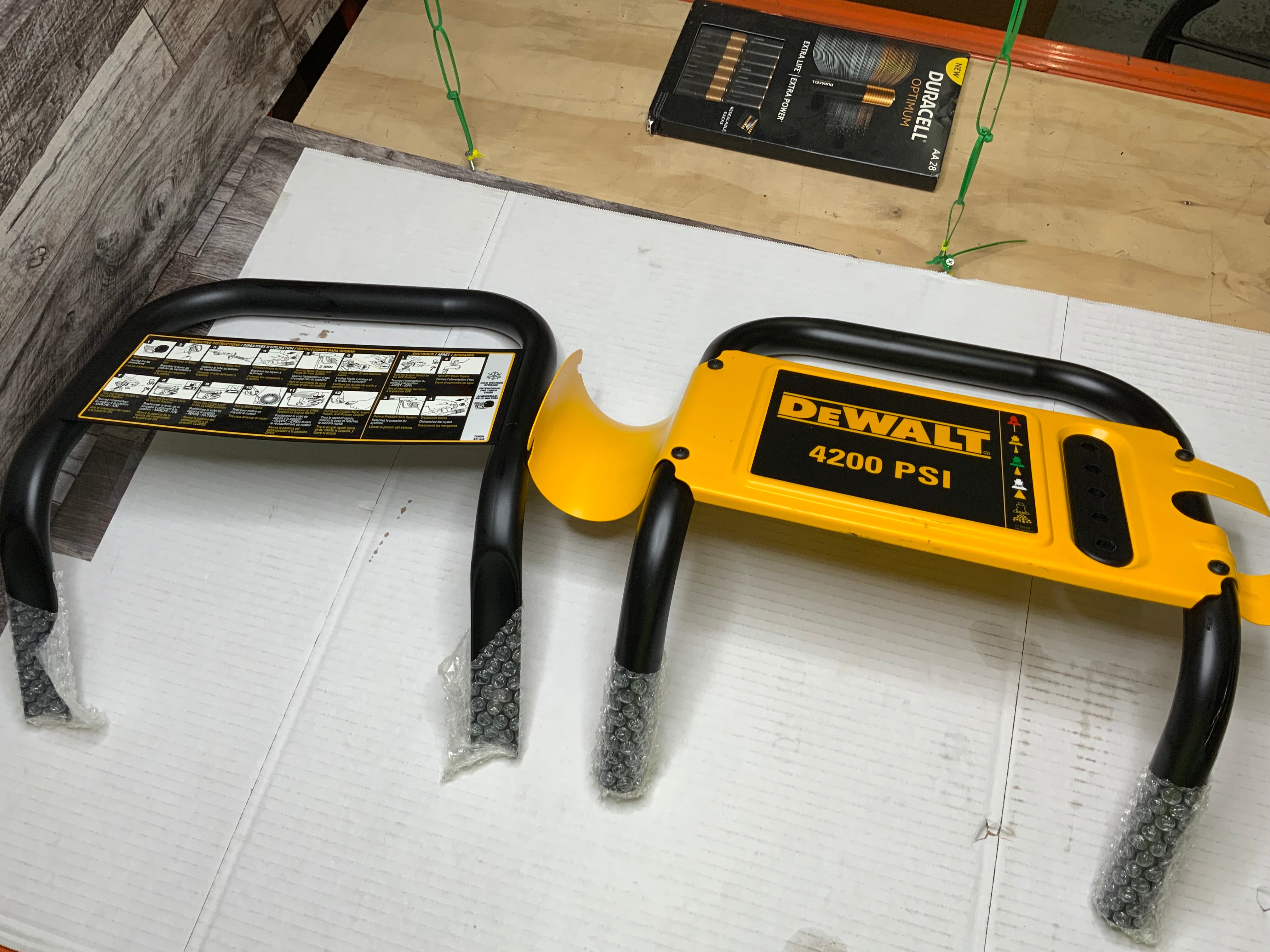 DEWALT 4200 PSI 4.0 GPM Gas Cold Water Pressure Washer (DXPW4240) *READ* (8184659443950)