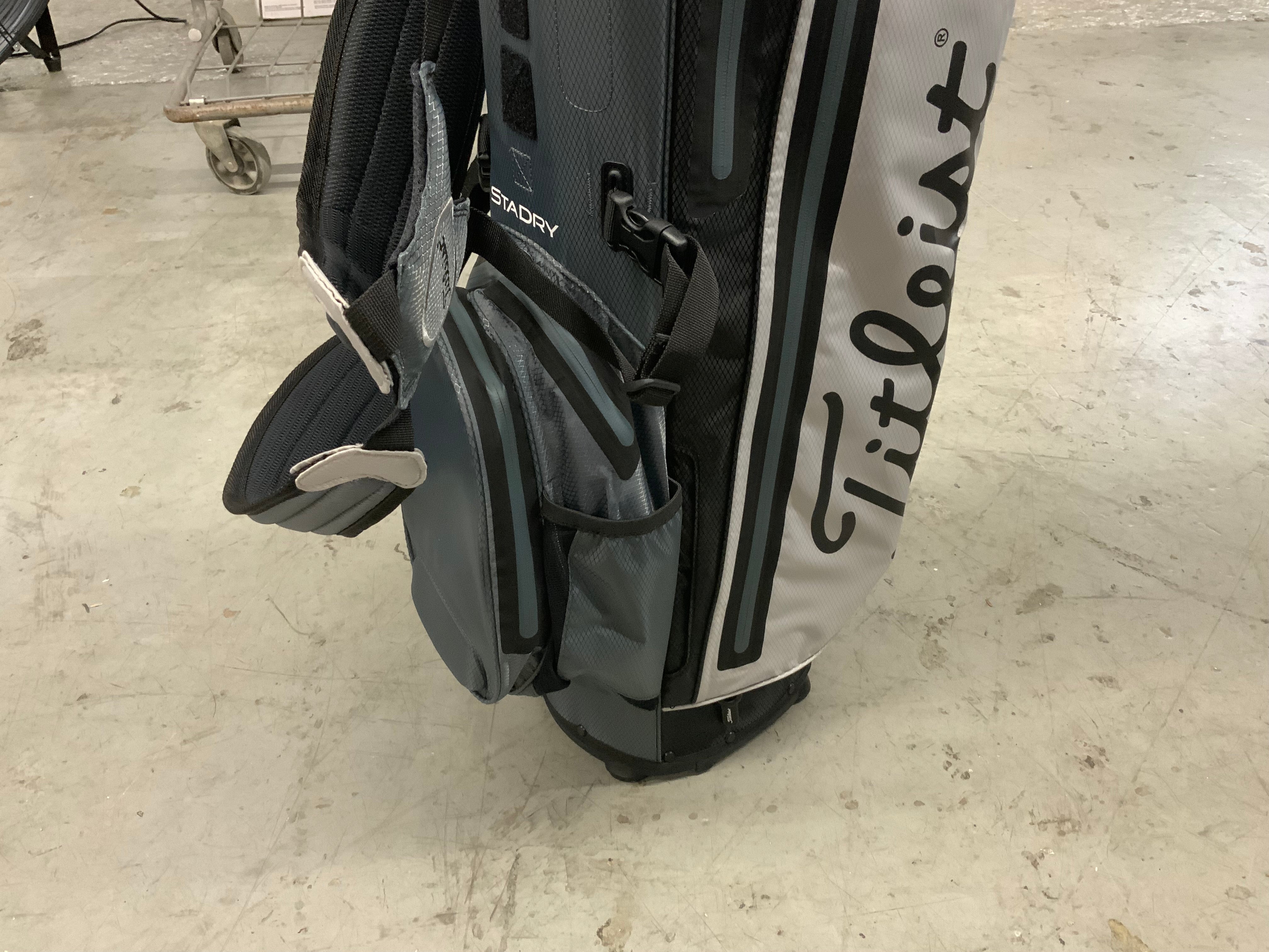 Titleist Players 4 Plus StaDry Golf Bag (Gray/Charcoal/Black) (8108611469550)