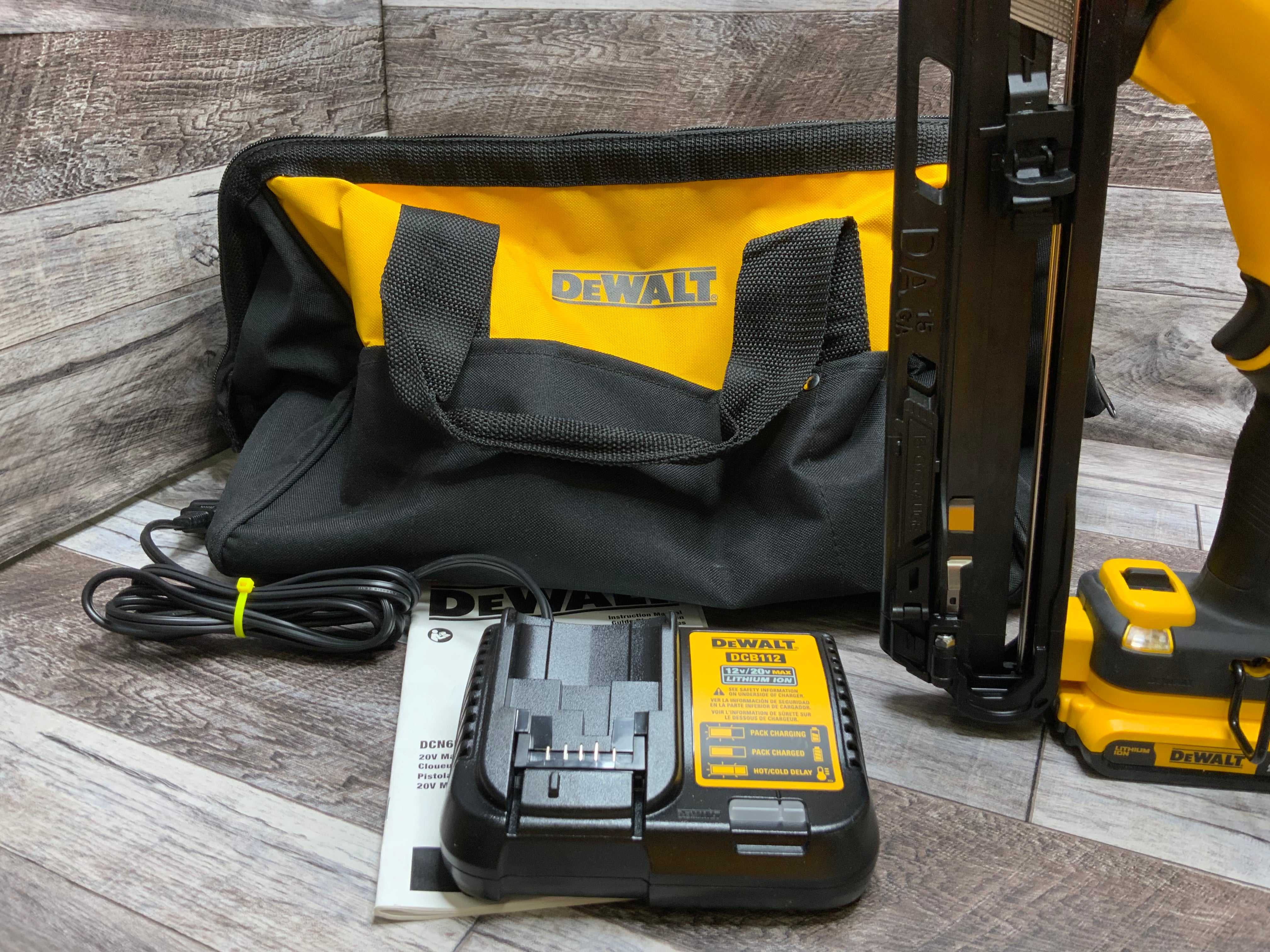 DEWALT 20V MAX Finish Nailer Kit, Angled, 15GA, Battery (DCN650D1) *FO