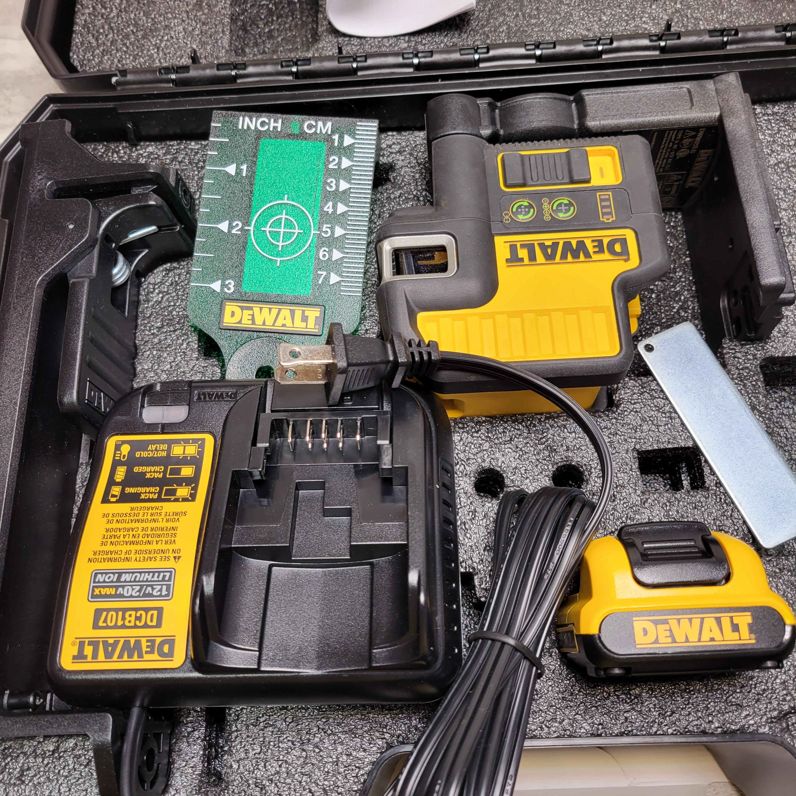 **NOT WORKING** DEWALT 12V MAX, 2 Spot, Cross Line, Green (DW0822LG) (7610124828910)