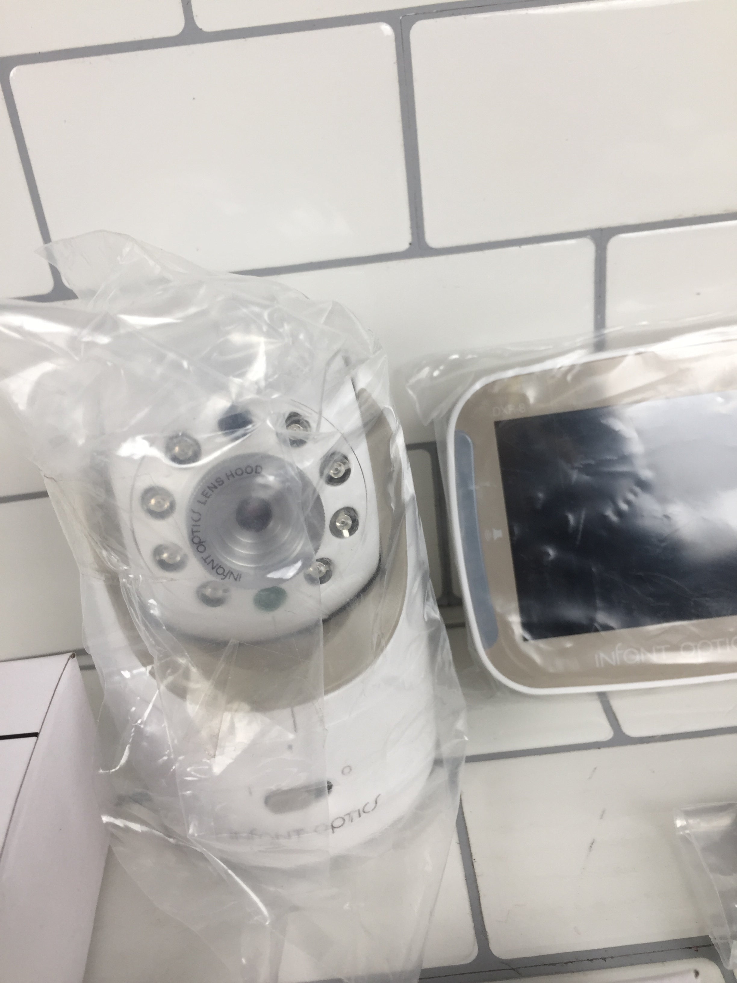 Infant Optics DXR8 Video Baby Monitor with Interchangeable Optical Le