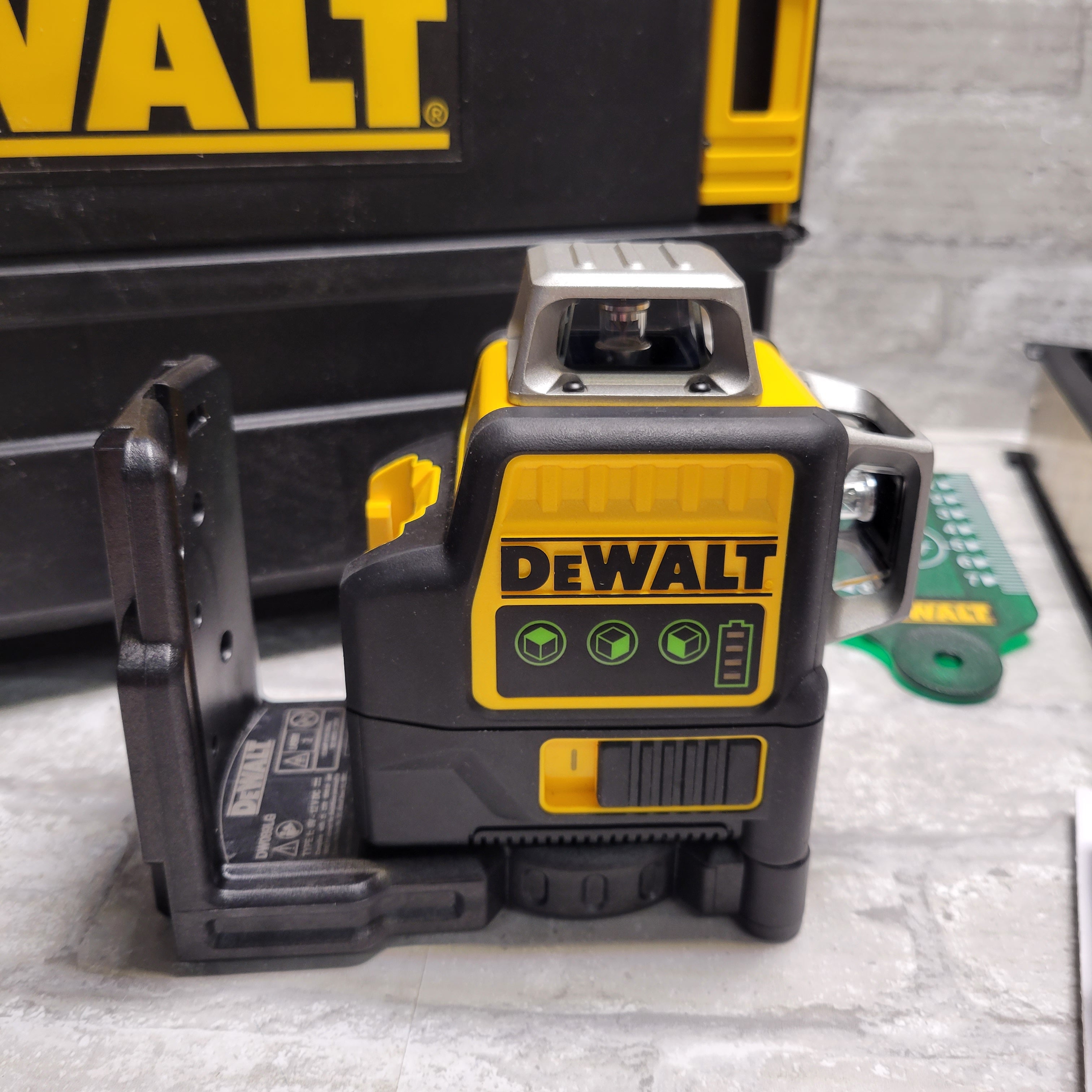 Dewalt DW089LG 12Volt 3 x 360Degree LithiumIon Green Line Laser *FO