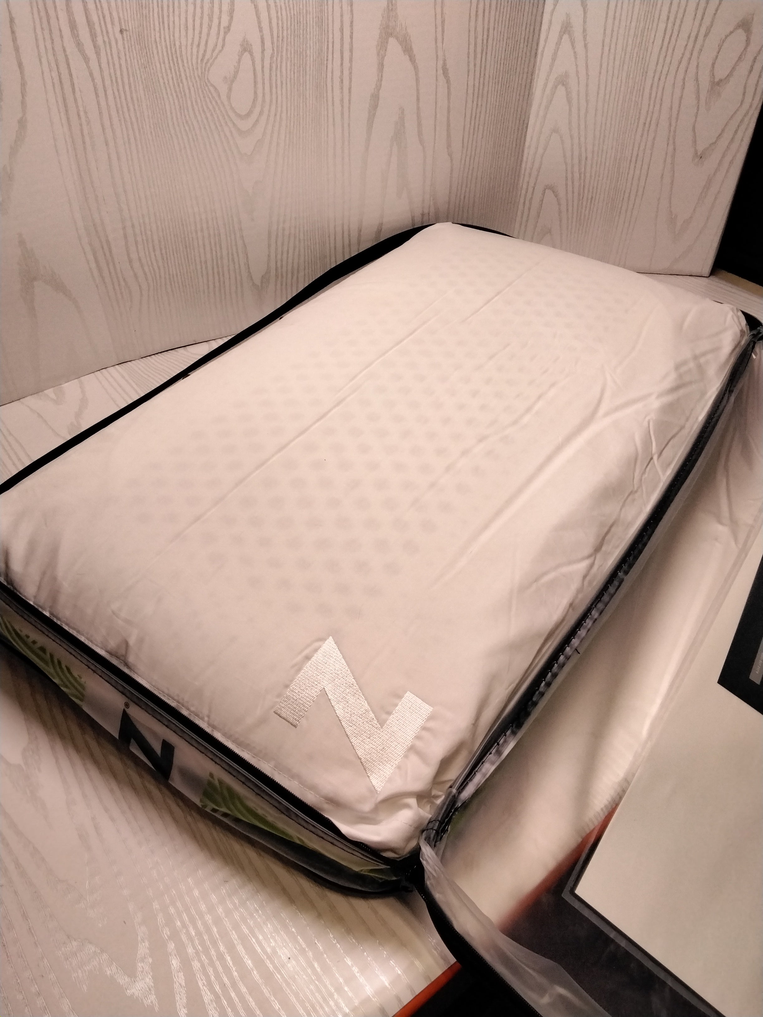 Z 100% Natural Talalay Latex Zoned Pillow, Queen - Low Loft Firm (7712528302318)