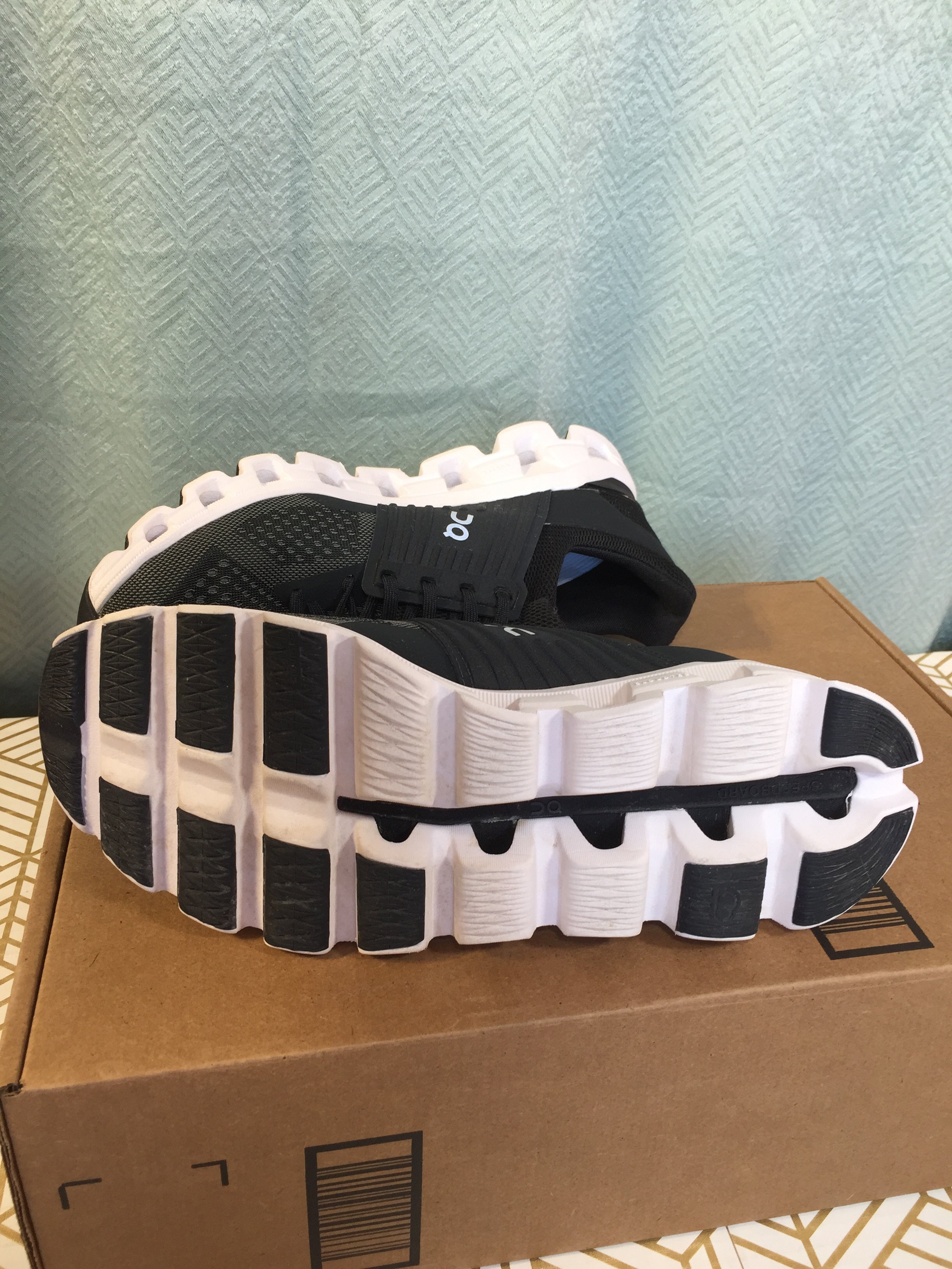 ON Men's Cloud Sneakers US Size 10.5 Cloudtec (7772372173038)