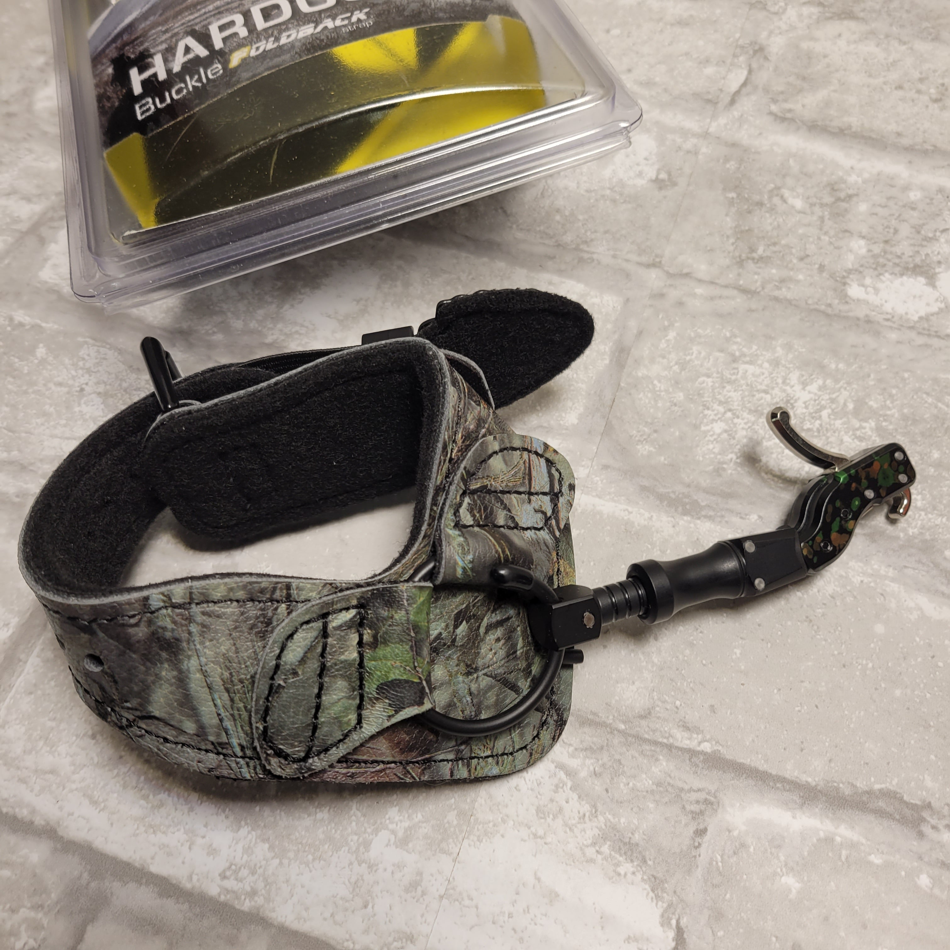 TruFire Hardcore Arrow Release Black Buckle Foldback Strap, Camo - HDBF (8004025745646)
