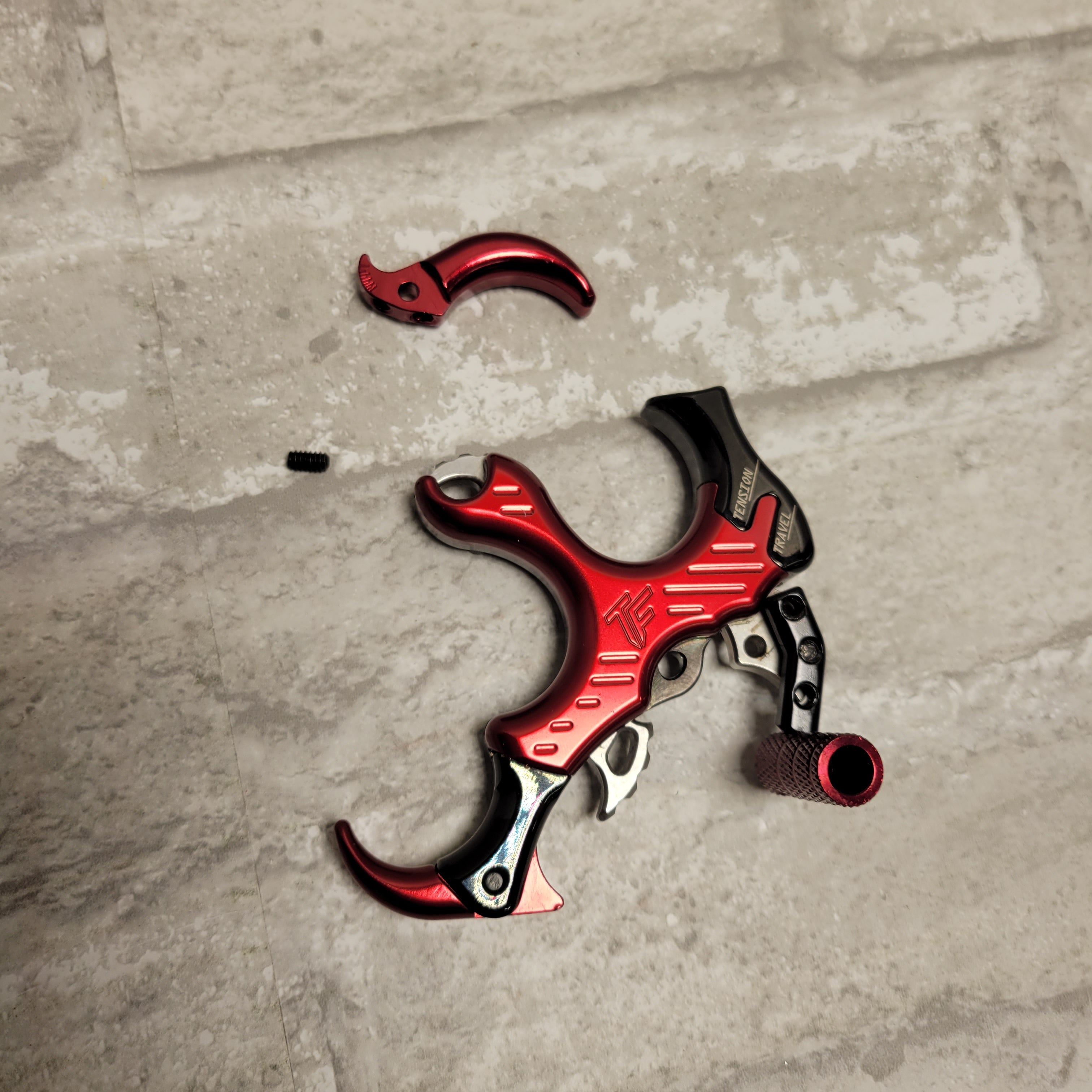 Tru Fire Release Synapse Thumb Button Release 3 Finger Red SYN-R *DAMAGED* (8032896286958)