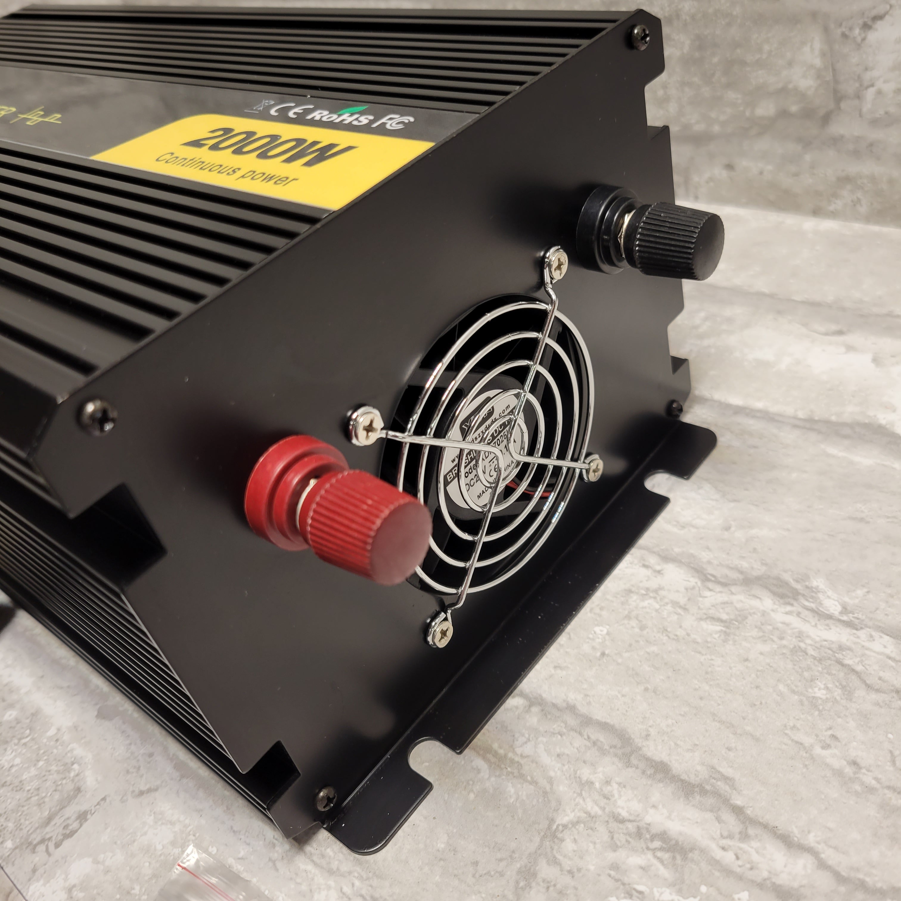 VEVOR Power Inverter Modified Sine Wave Inverter 2000W DC24V to AC120V Converter (8026822836462)
