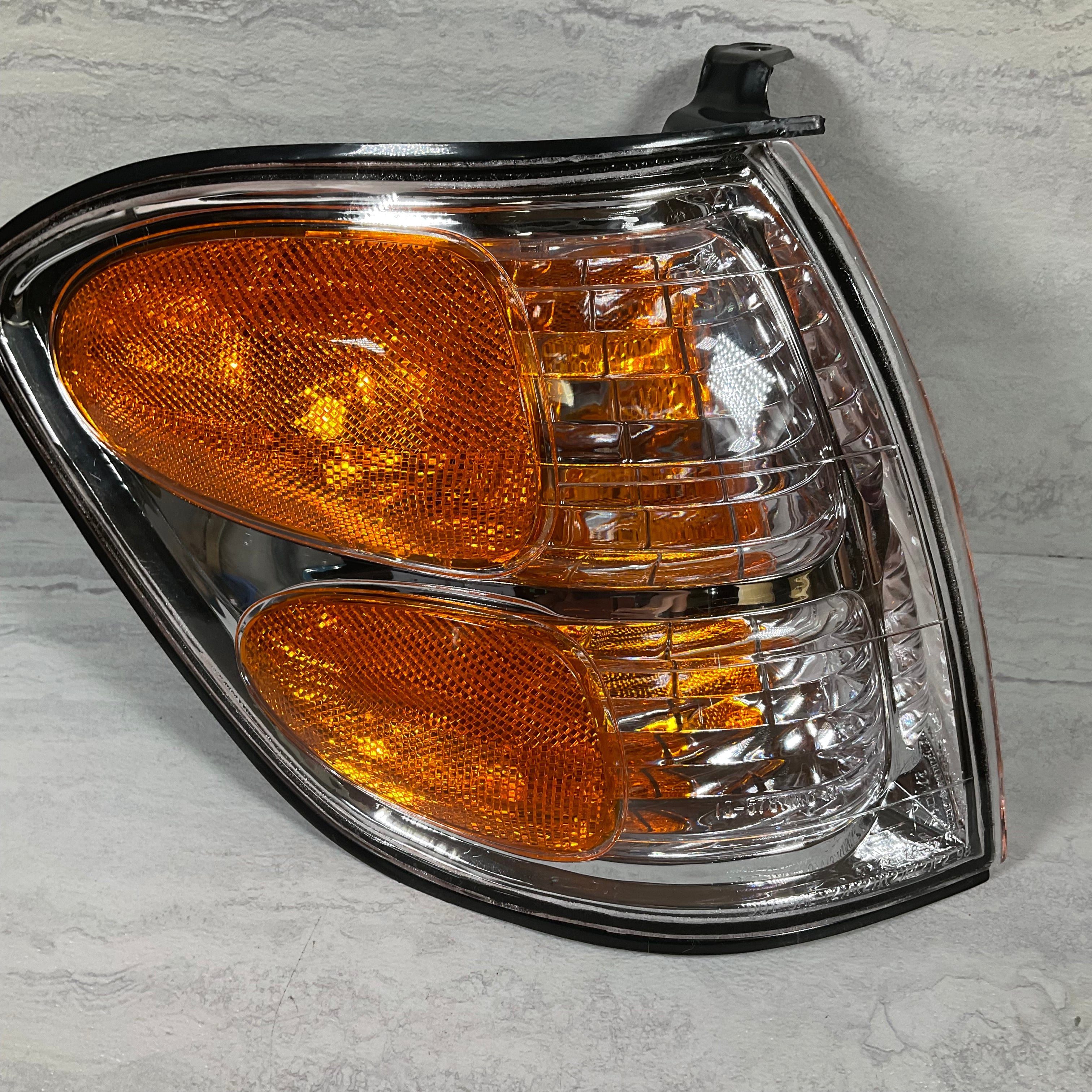 TYC 18-5787-00 Compatible-TOYOTA Sequoia Passenger Side Replacement Signal Lamp (7340749488366)