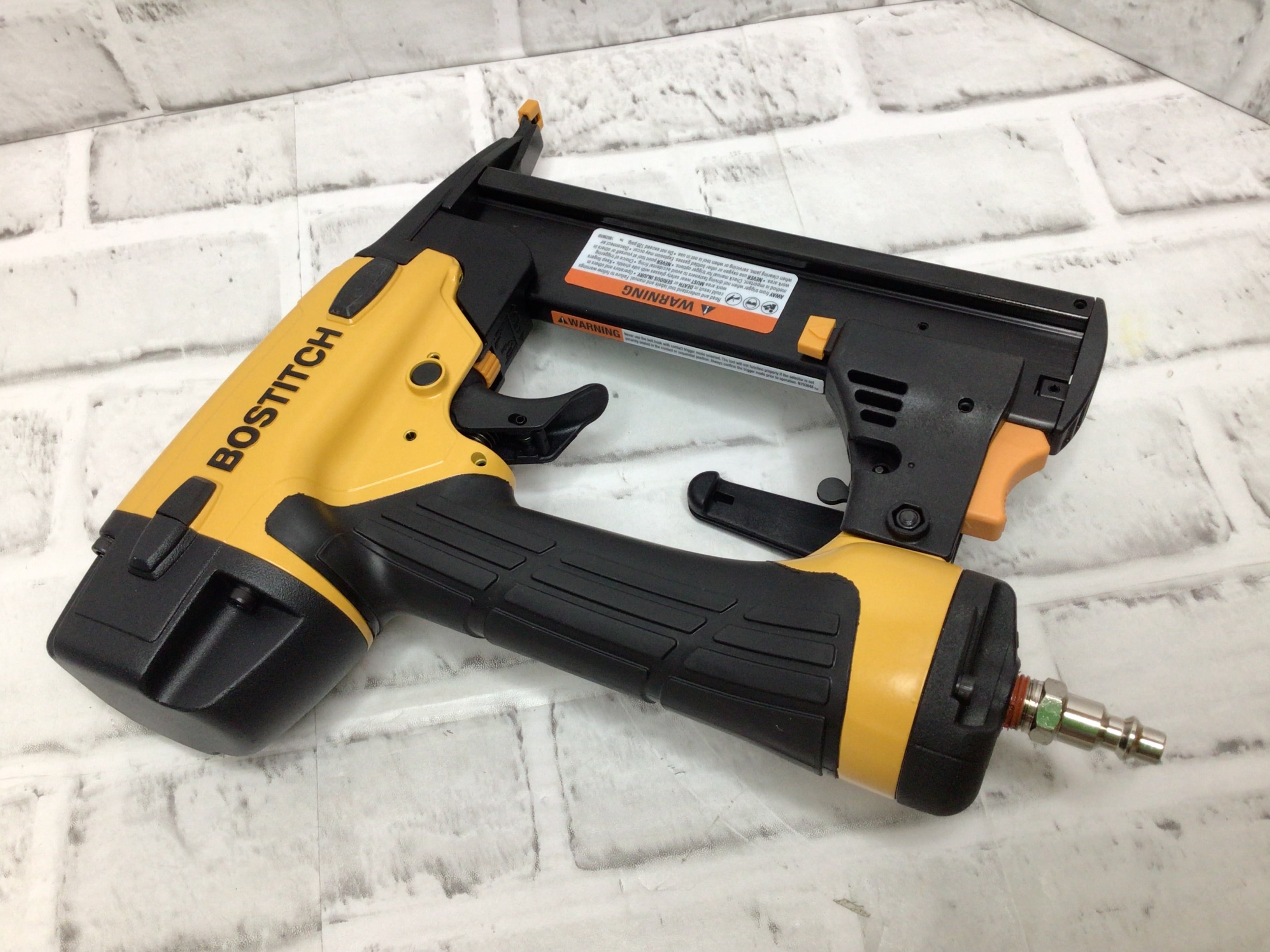 BOSTITCH SX1838 18GA Narrow Crown Air Finish Stapler Staple Gun *TOOL