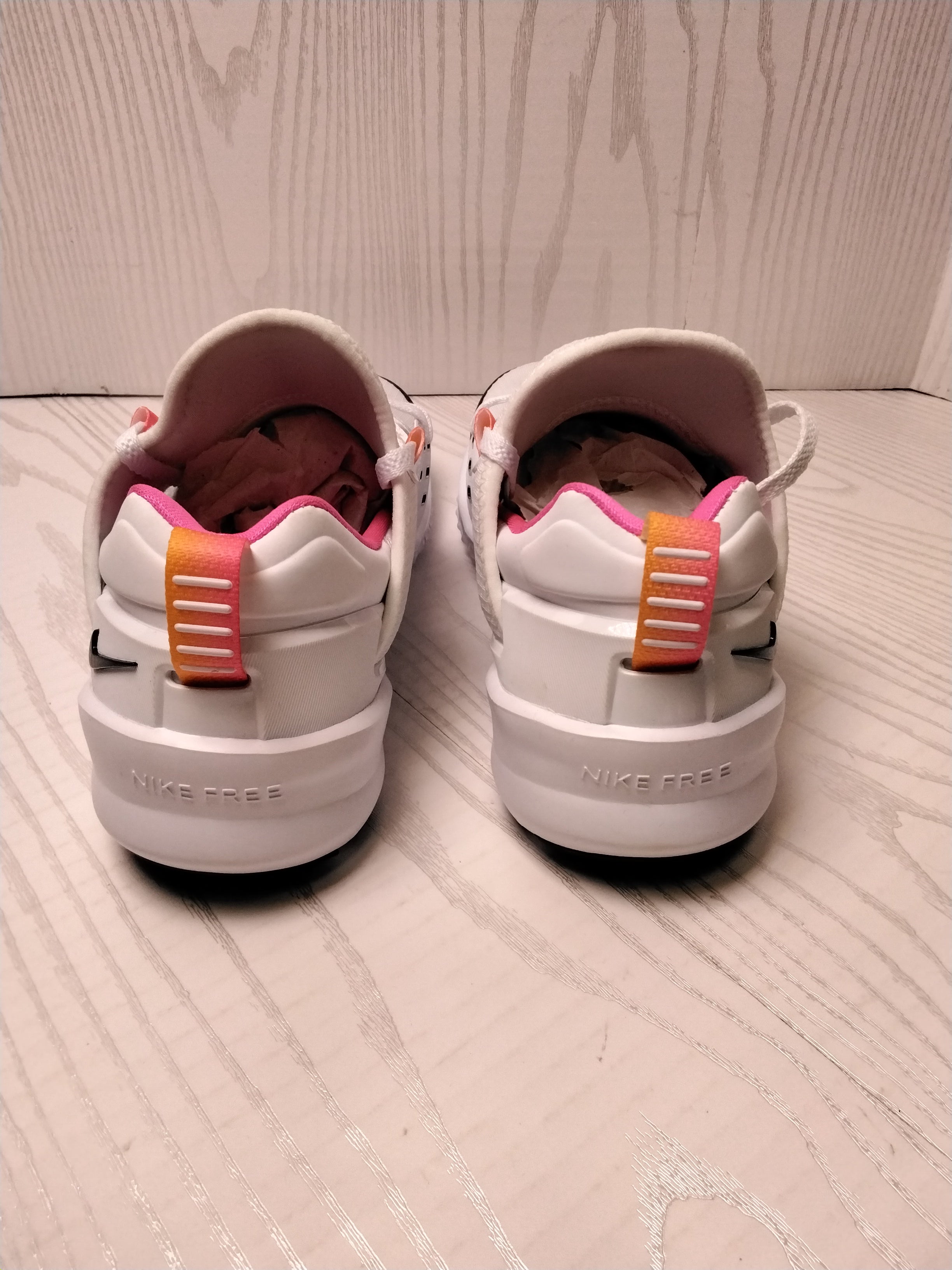 *NEW, PLEASE READ* Nike Metcon, Womens Size 7.5- White/Black-Laser Fushia (7763795607790)