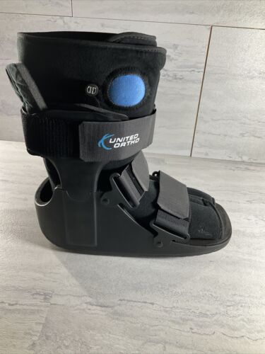 United Ortho USA14117 Short Air Cam Walker Fracture Boot, Large, Black (6922790305975)